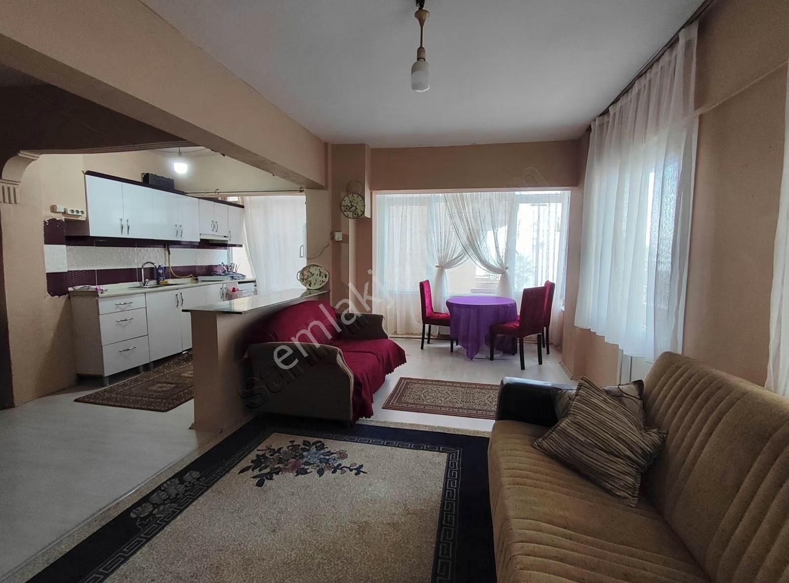 Çiftlikköy Sahilde Deniz Manzaralı Eşyalı 2+1 Arakat Daire