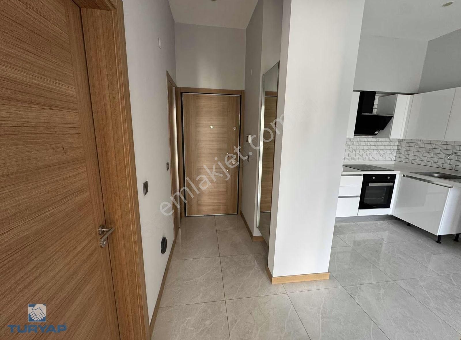 Torbalı Da Havuzlu Güvenlikli Sitede Satılık Bahçeli 1+1 Daire - Görsel 3