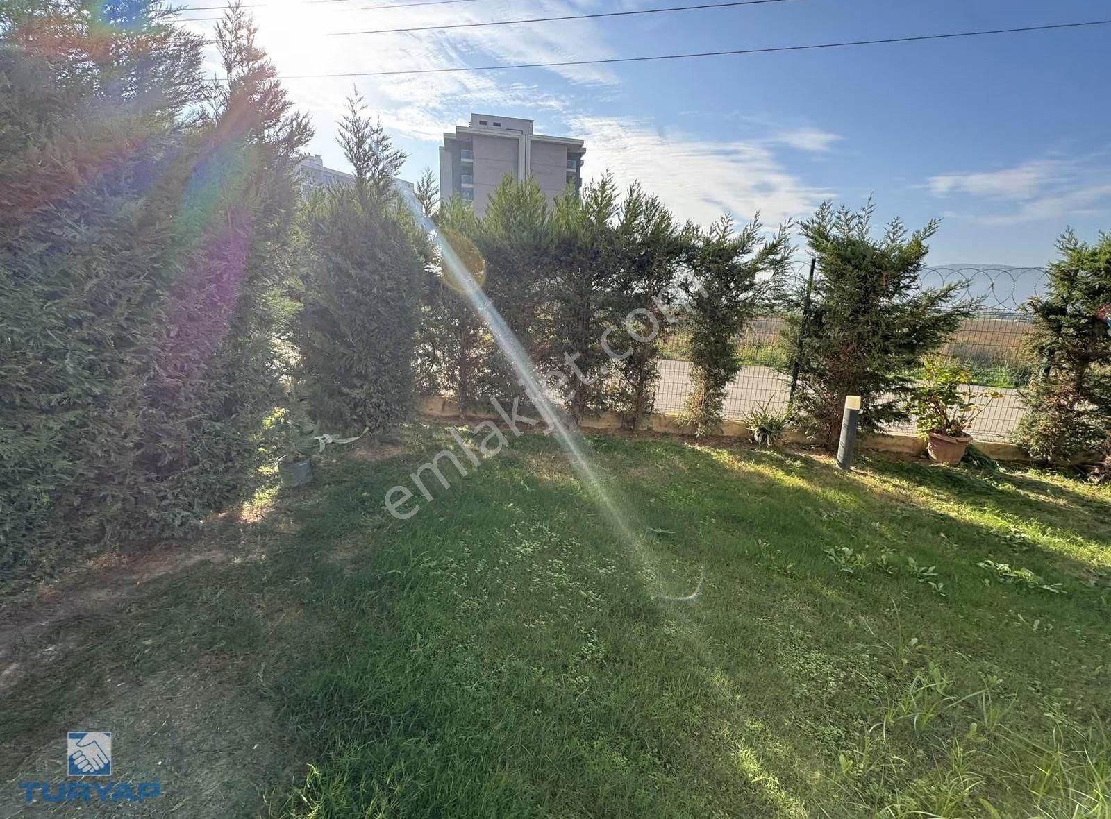 Torbalı Da Havuzlu Güvenlikli Sitede Satılık Bahçeli 1+1 Daire - Görsel 2