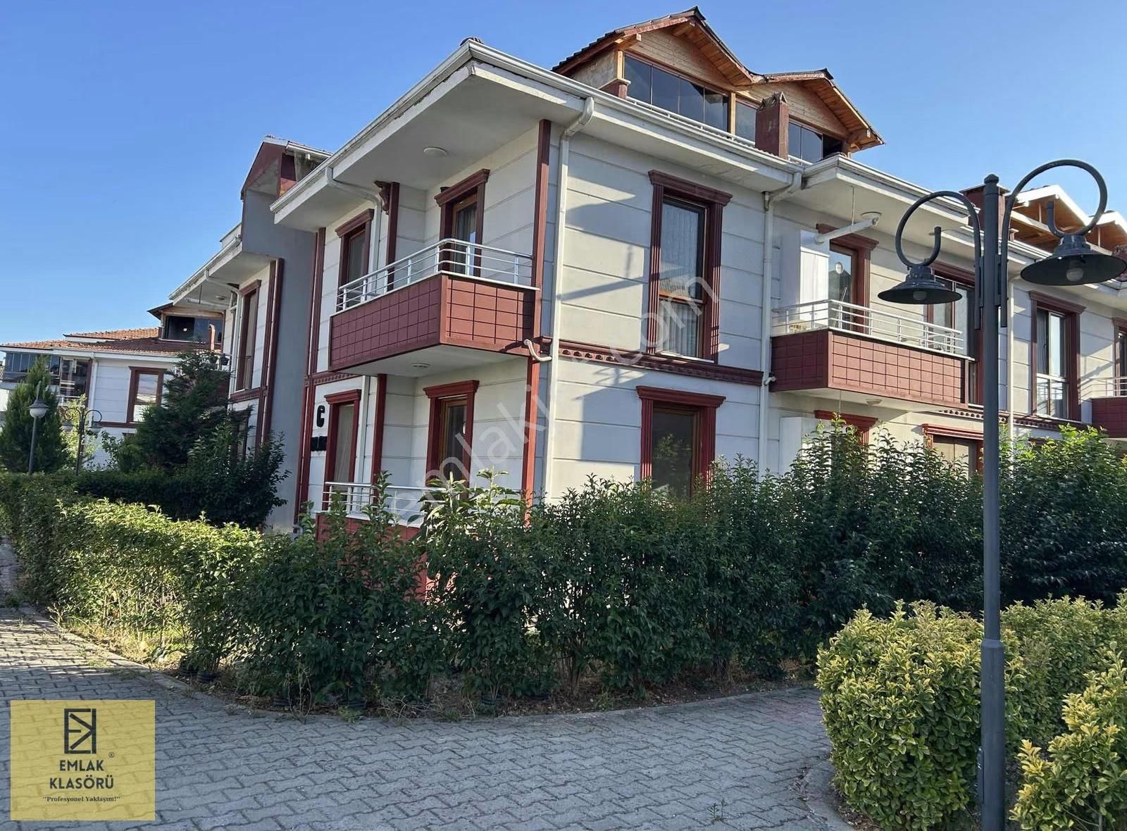Serdivan Yazlıkta Merkezi Konumda Kiralık 2+1