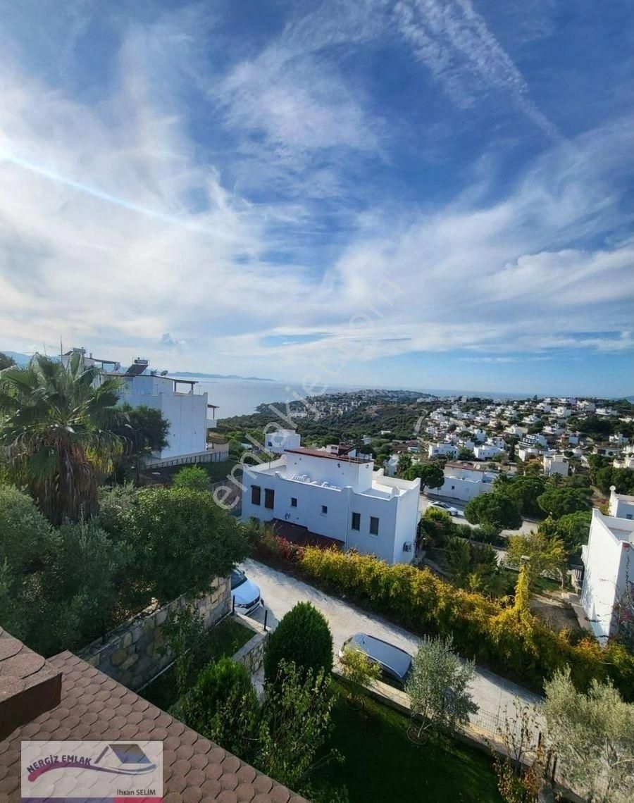 Adabükü Boğaziçi Başko Sitesinde Deniz Manzaralı Müştemilatlı 4+1 Yeni Tadilatlı Satılık Villa - Görsel 2