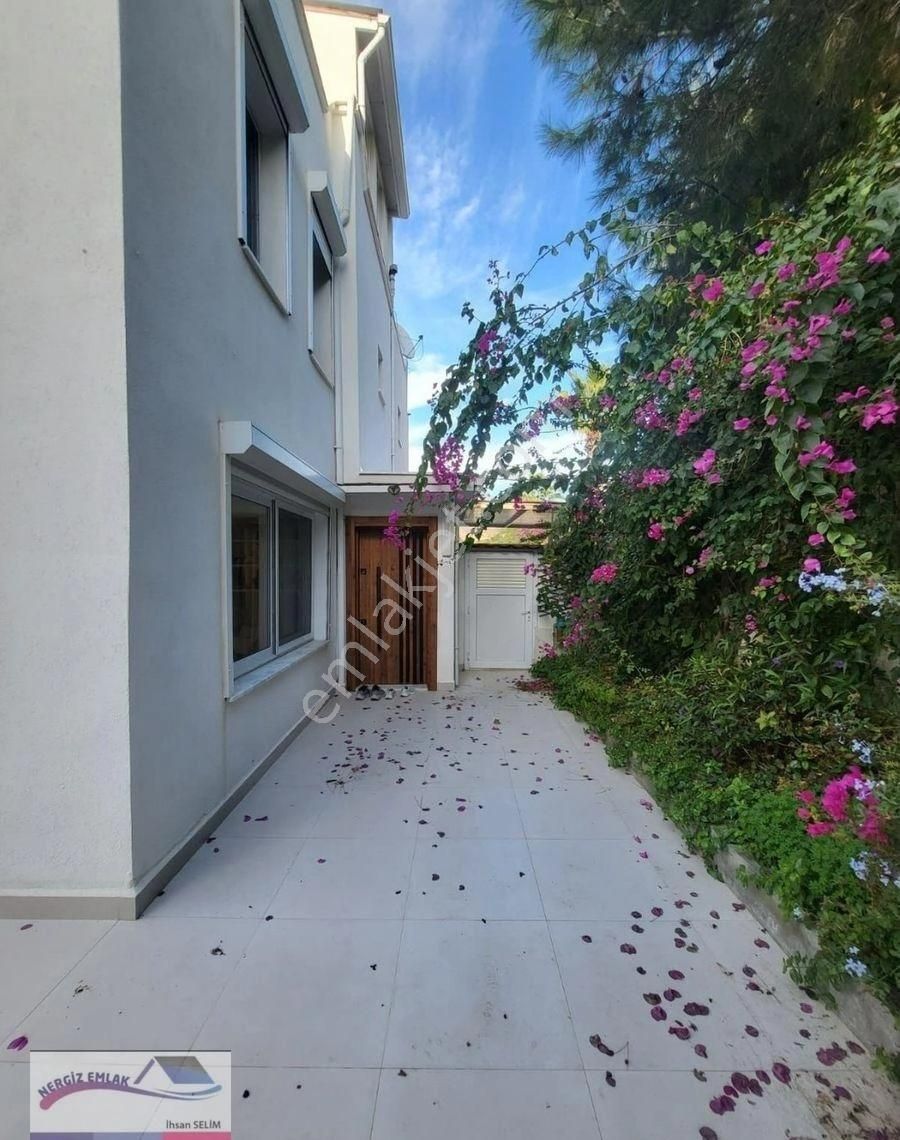 Adabükü Boğaziçi Başko Sitesinde Deniz Manzaralı Müştemilatlı 4+1 Yeni Tadilatlı Satılık Villa - Görsel 22