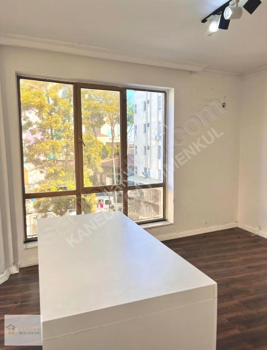 Subaşı Caddesi'nde Kiralık 2+1 Cadde Üstü Ferah Ofis - Görsel 14