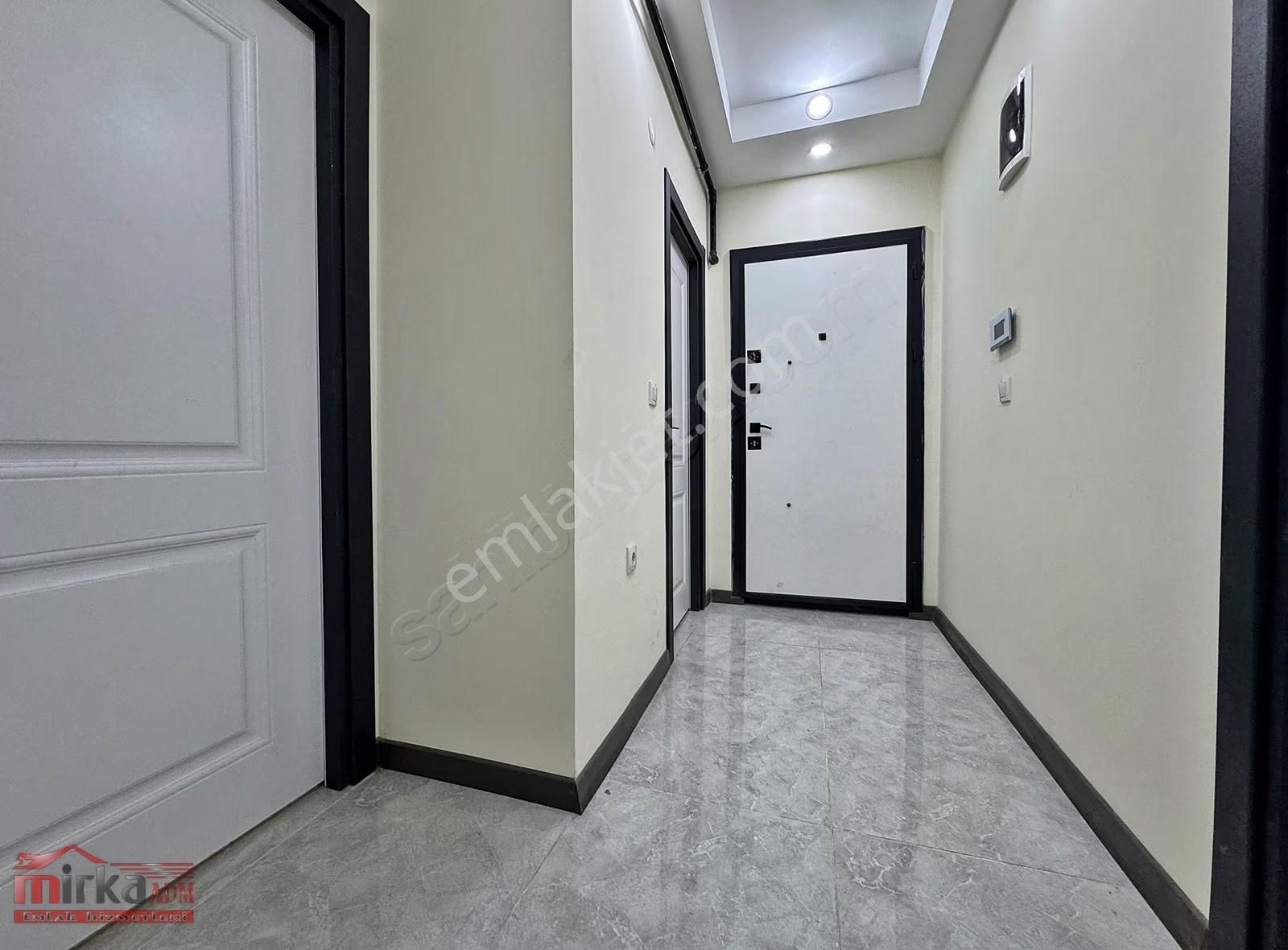 Beylikdüzü Yakuplu Da Satılık 1+1 Ön Cephe Balkonlu Daire