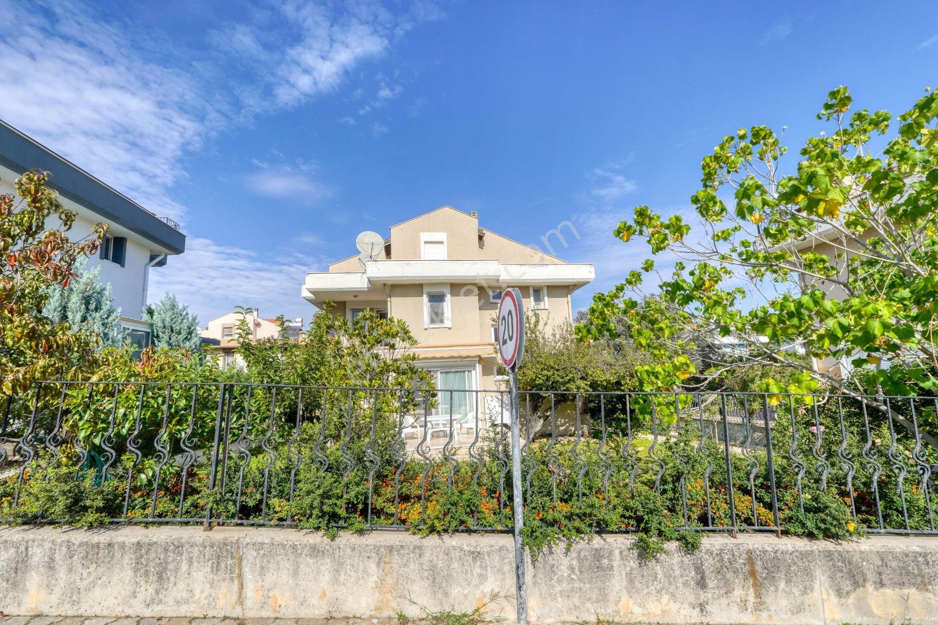 Torasan'da 481 M2 Arsa Payı Site İçinde Tam Müstakil Villa