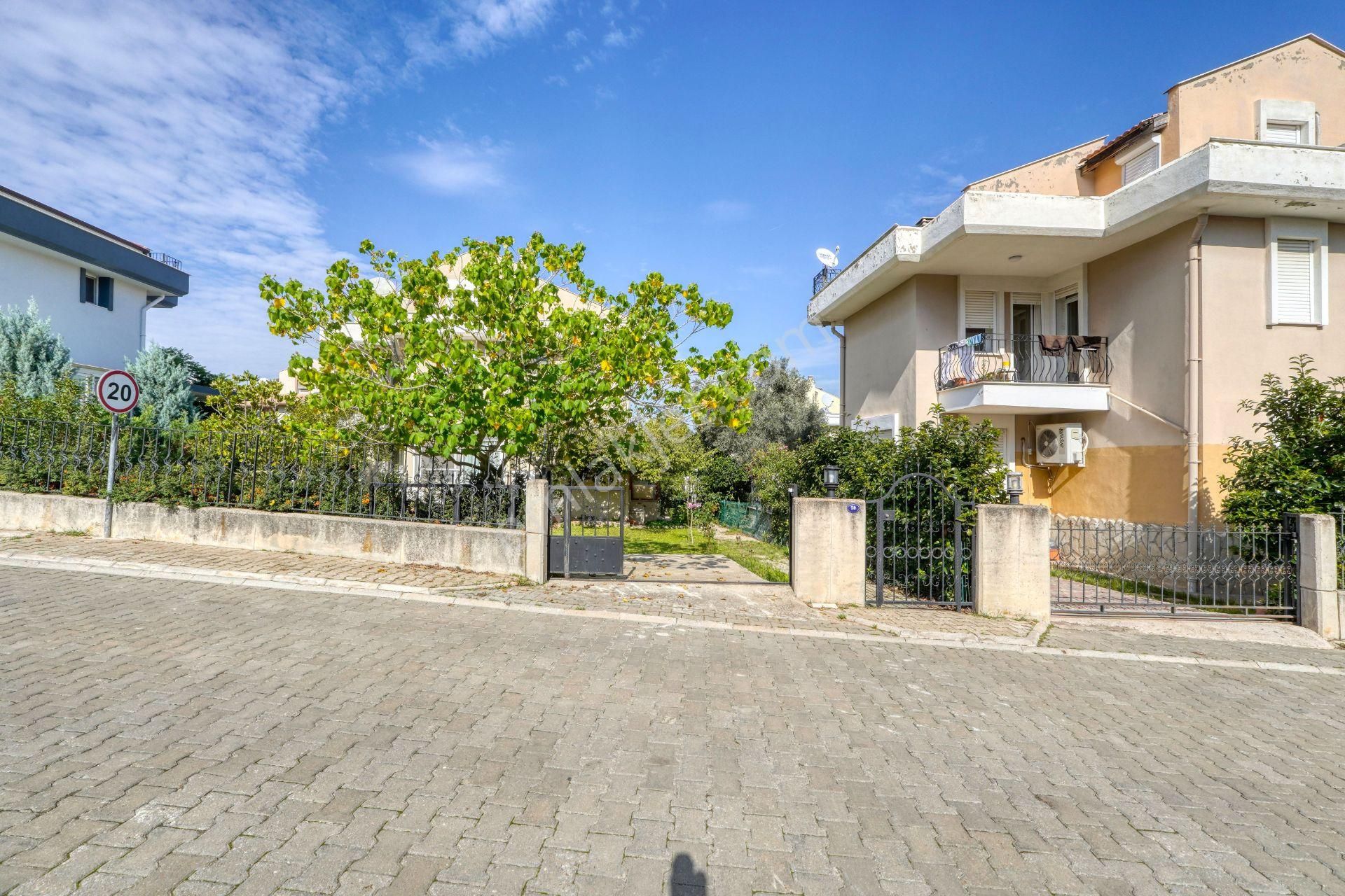 Torasan'da 481 M2 Arsa Payı Site İçinde Tam Müstakil Villa - Görsel 2