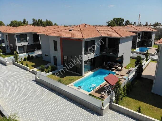 Silifke Gold Life Susanoğlunda Site İçinde 4+1 Havuzlu Villa