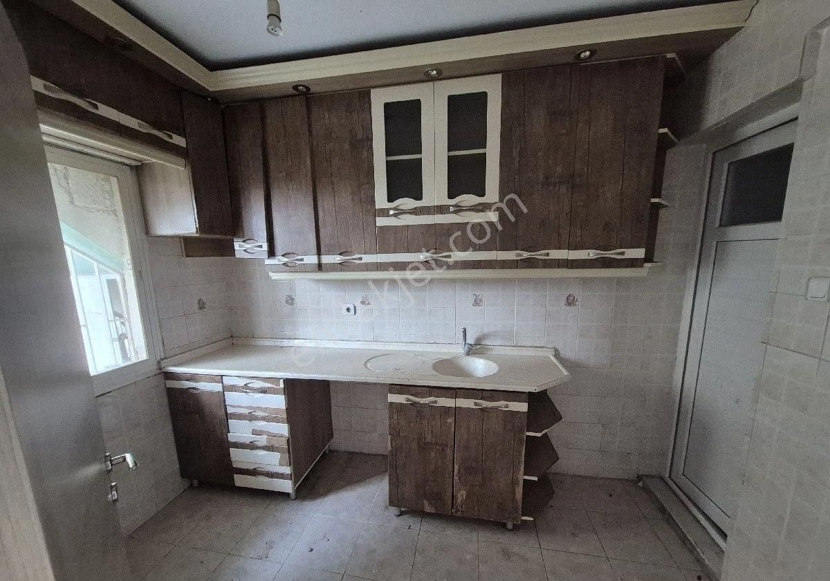 İzmir Konak Mehtap Mahallesinde//gürçeşme Camii Sokağında 2katlı Evin Zeminkatı 1+1kiralık Daire - Görsel 7