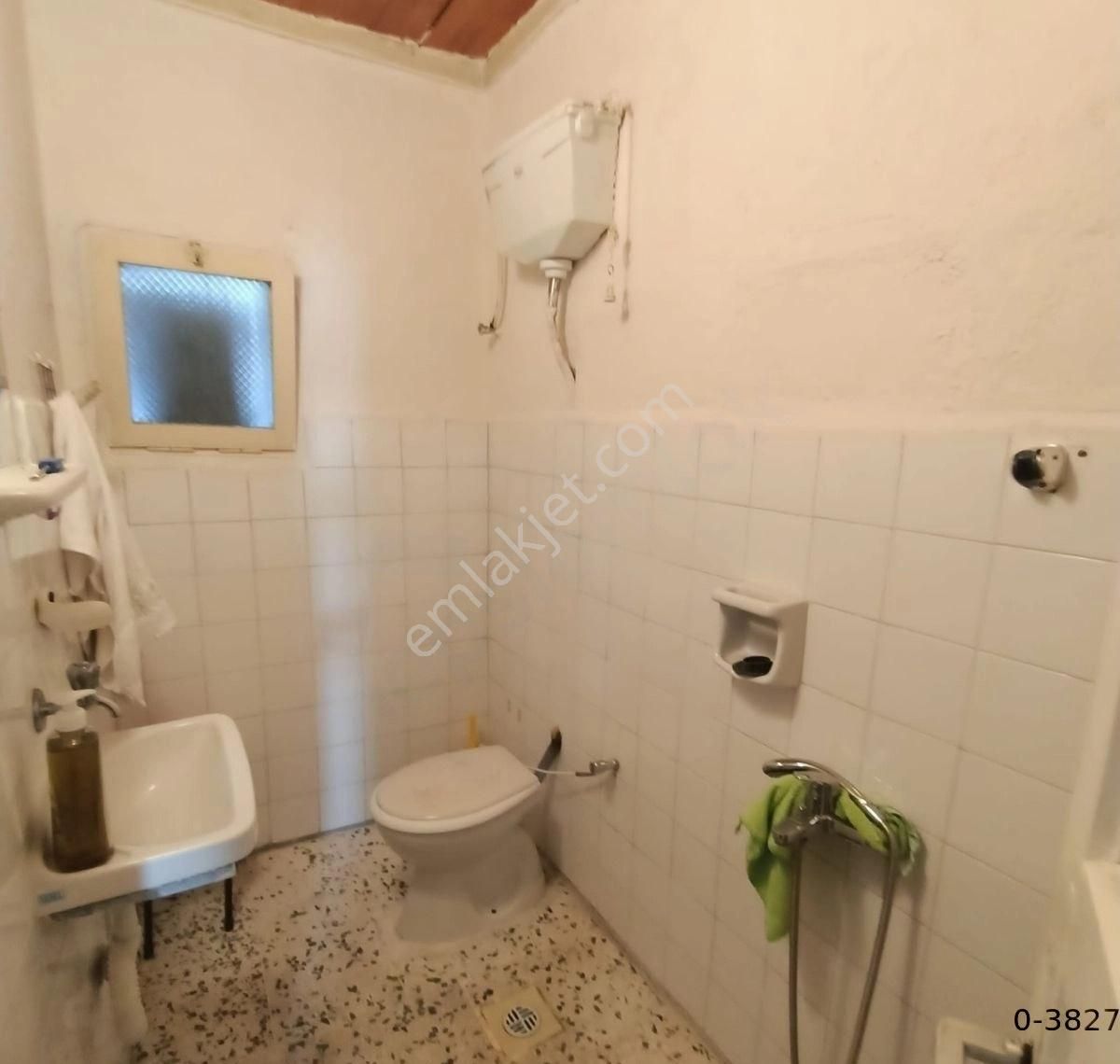 İzmir Buca Ufufk Mahallesinde//meydanyakını.tekkatlı Numarataşları Ayrı Hisse Tapulu Müstakil Ev - Görsel 2