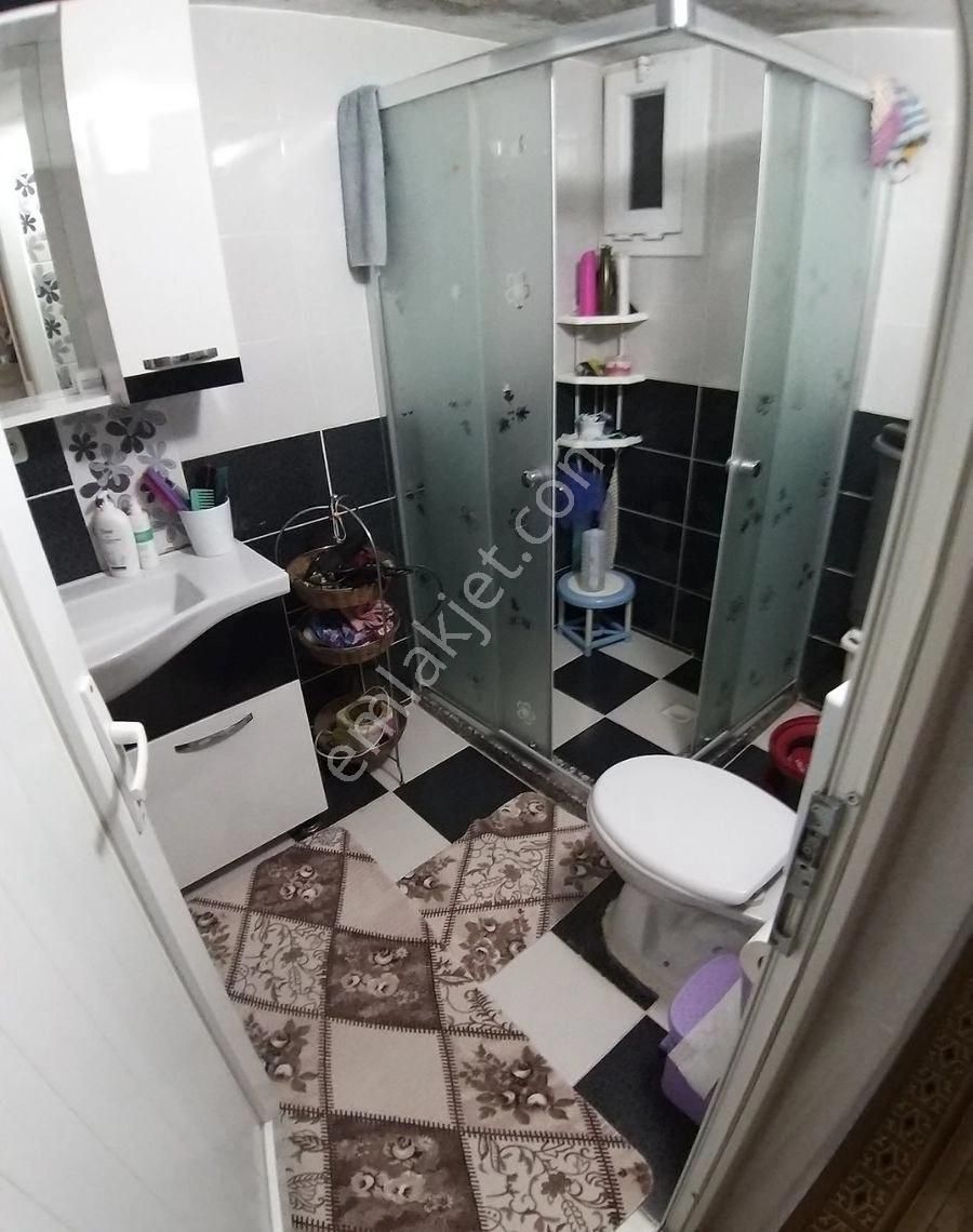 Buca Laleli Mahallesinde//izbana-bankalara-çarşıya 10dk Mesafede//zeminkat//bahçeli 3+1/daire - Görsel 3