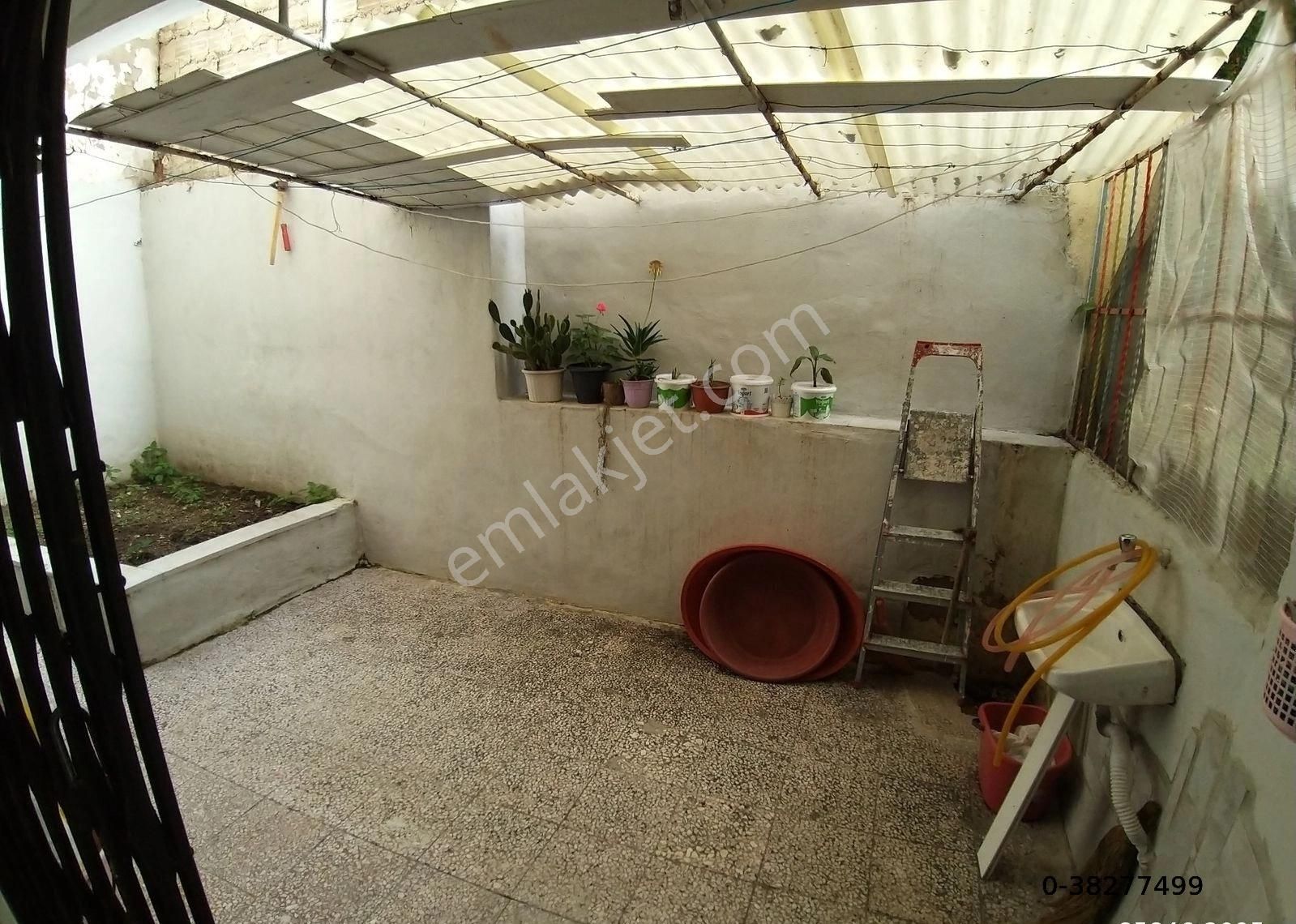 Buca Laleli Mahallesinde//izbana-bankalara-çarşıya 10dk Mesafede//zeminkat//bahçeli 3+1/daire - Görsel 21