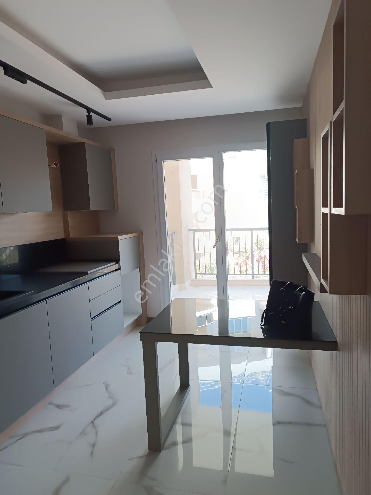 Kuşadası Merkezde Satılık 3+1 Sıfır Daire - Görsel 3