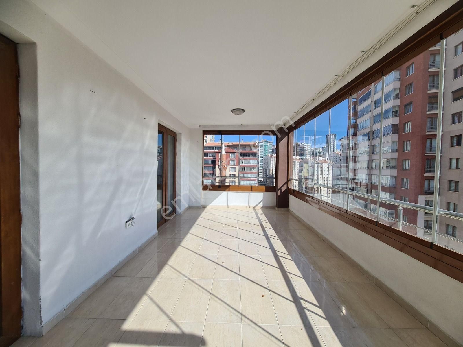 Seval Cd. Üzeri Manzaralı Sitede Teras Balkonlu Fırsat 3+1 Daire - Görsel 12