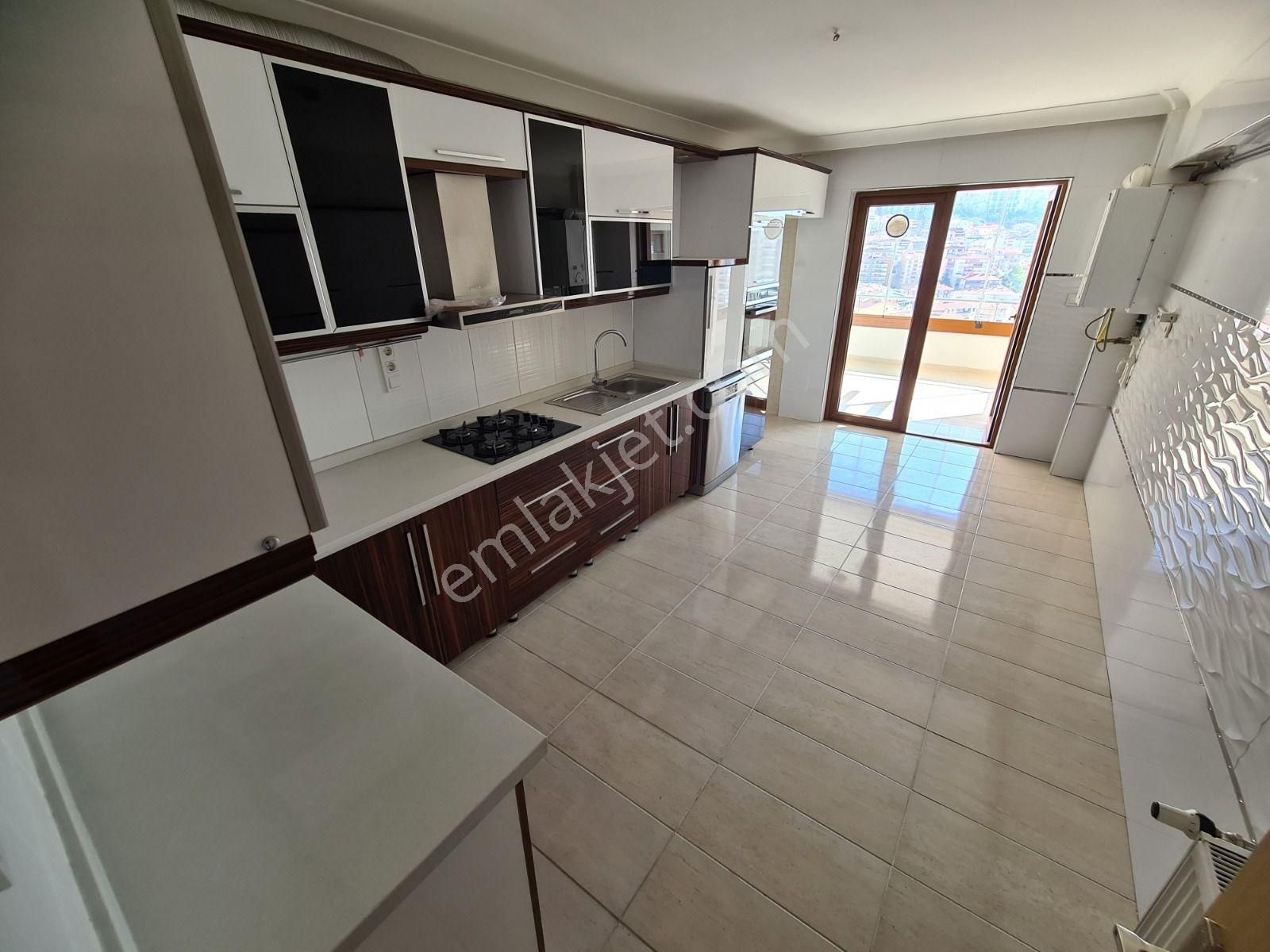 Seval Cd. Üzeri Manzaralı Sitede Teras Balkonlu Fırsat 3+1 Daire - Görsel 5