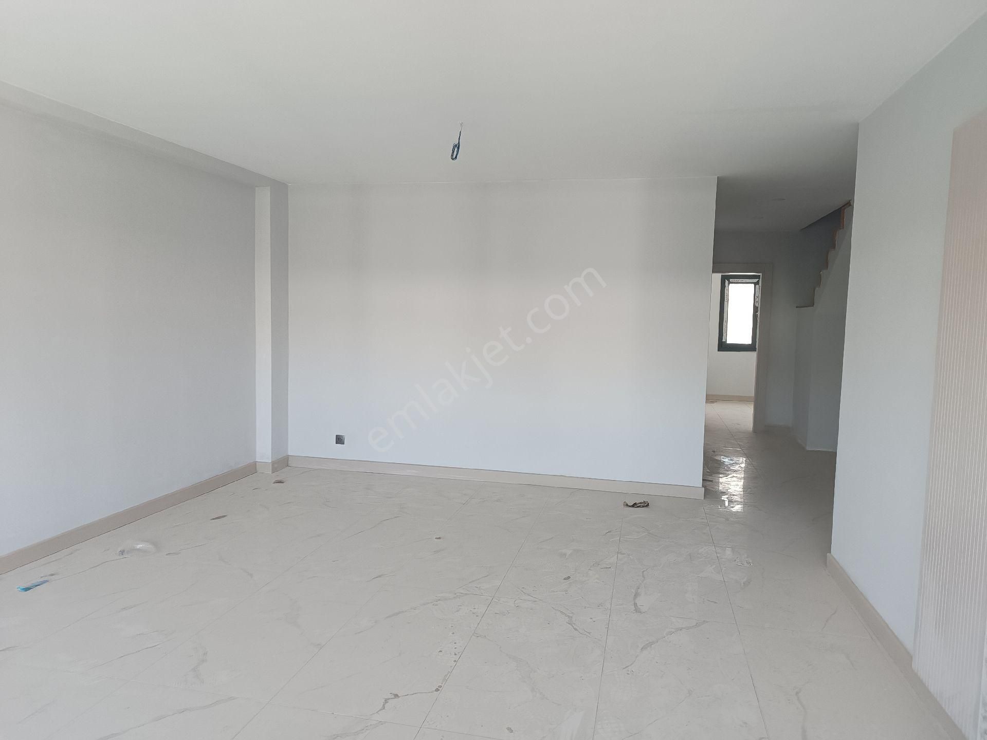 Kuşadası Merkezde Satılık 3+1 Kapalı Mutfak Dublex Daire