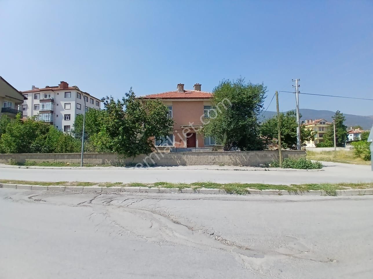 Akçay Emlak'tan Akşehir Yeni Mahallede Doğalgazlı İki Daireli Satılık Müstakil Ev - Görsel 28