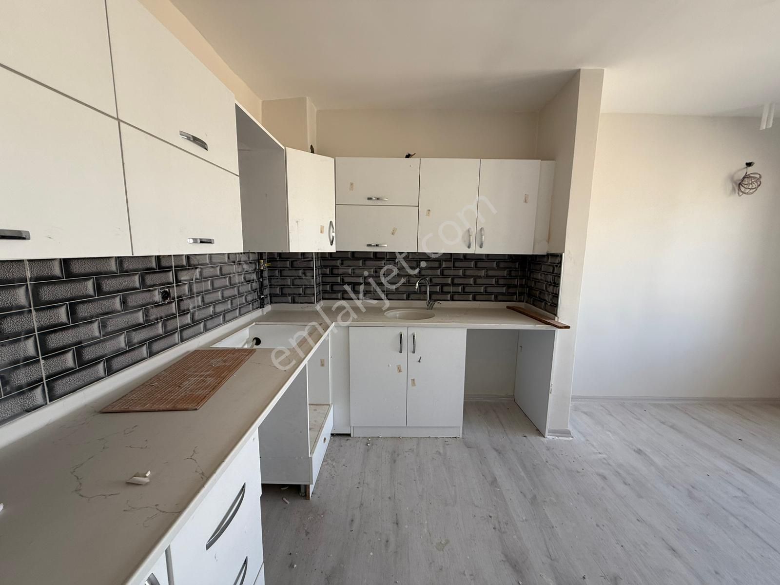 Beyhekim Mah’de Şafak Caddesi Satılık Lüx Site İçi 2+1 Daire