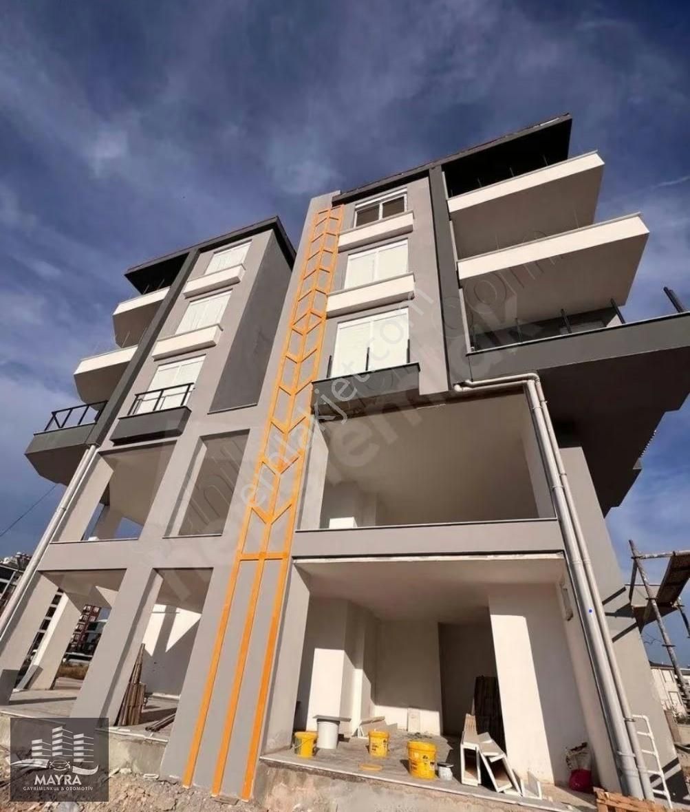 Aydoğmuşta Merkezi Konumda 1+1 Sıfır Daire