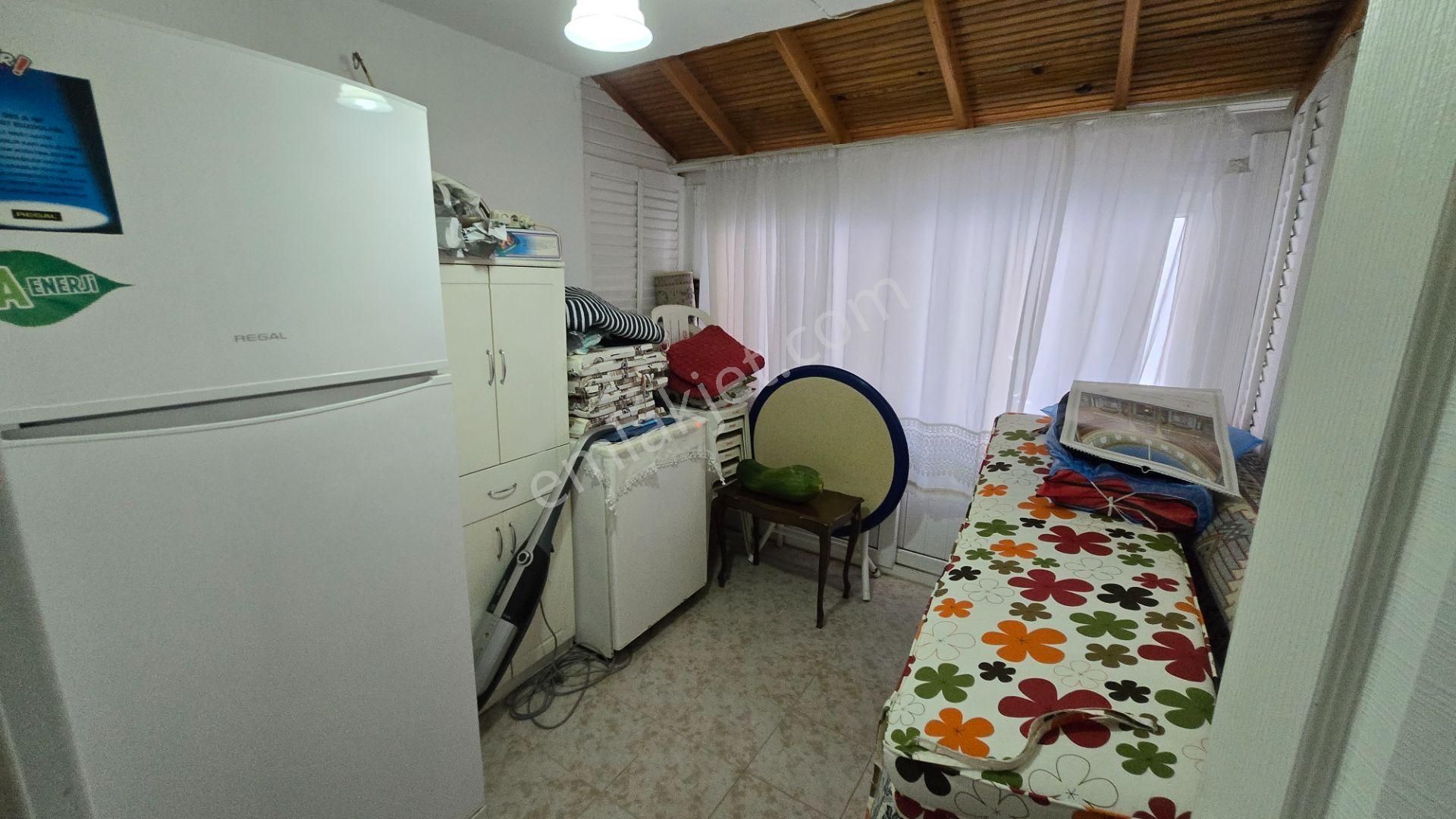 Seferihisar Akarca'da Site İçerisinde Müstakil Bahçeli Köşe Konumda 6+1 Tripleks Villa - Görsel 26