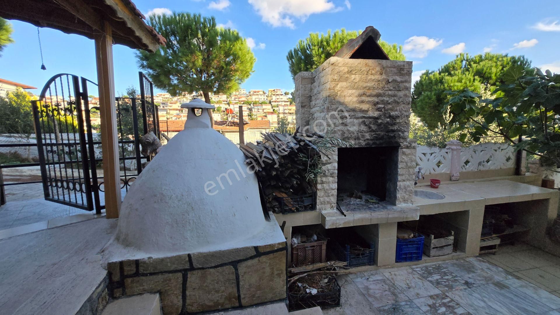 Seferihisar Akarca'da Site İçerisinde Müstakil Bahçeli Köşe Konumda 6+1 Tripleks Villa - Görsel 10