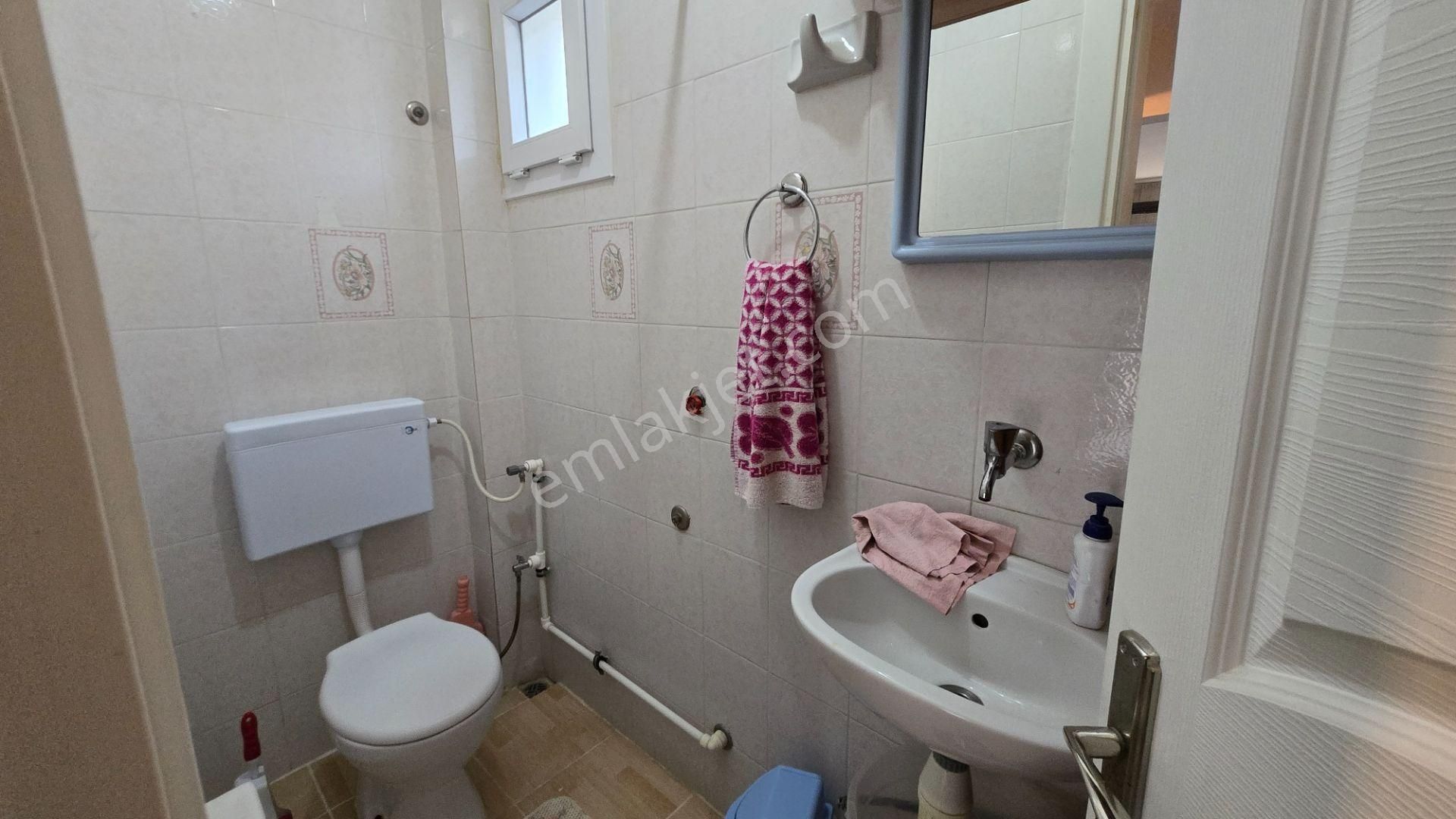 Seferihisar Akarca'da Site İçerisinde Müstakil Bahçeli Köşe Konumda 6+1 Tripleks Villa - Görsel 21