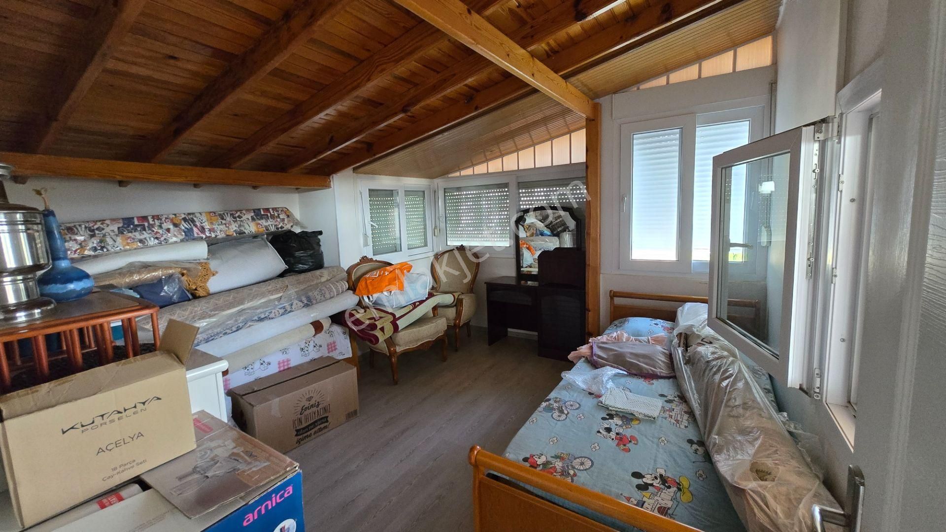 Seferihisar Akarca'da Site İçerisinde Müstakil Bahçeli Köşe Konumda 6+1 Tripleks Villa - Görsel 30