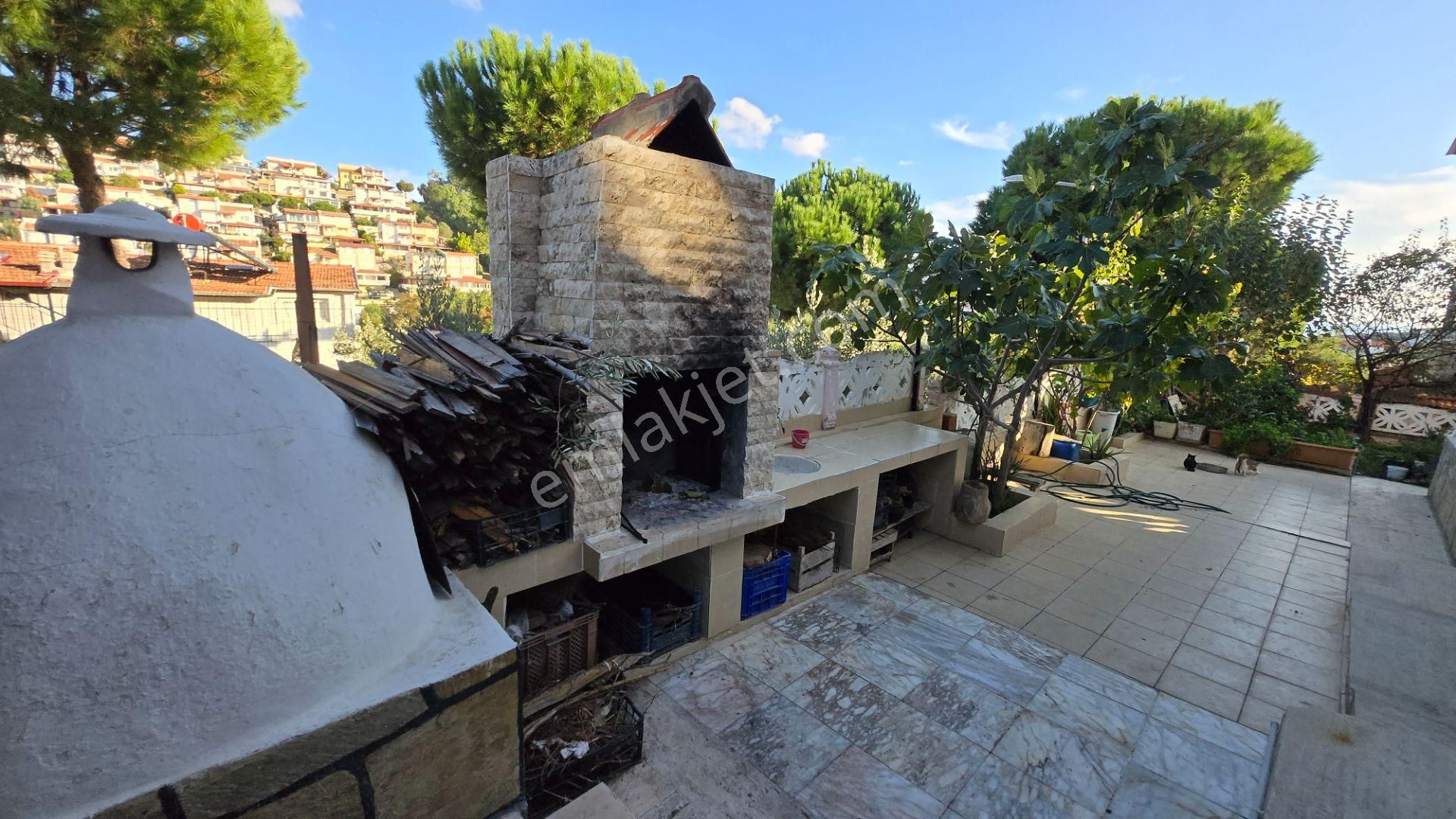 Seferihisar Akarca'da Site İçerisinde Müstakil Bahçeli Köşe Konumda 6+1 Tripleks Villa - Görsel 9