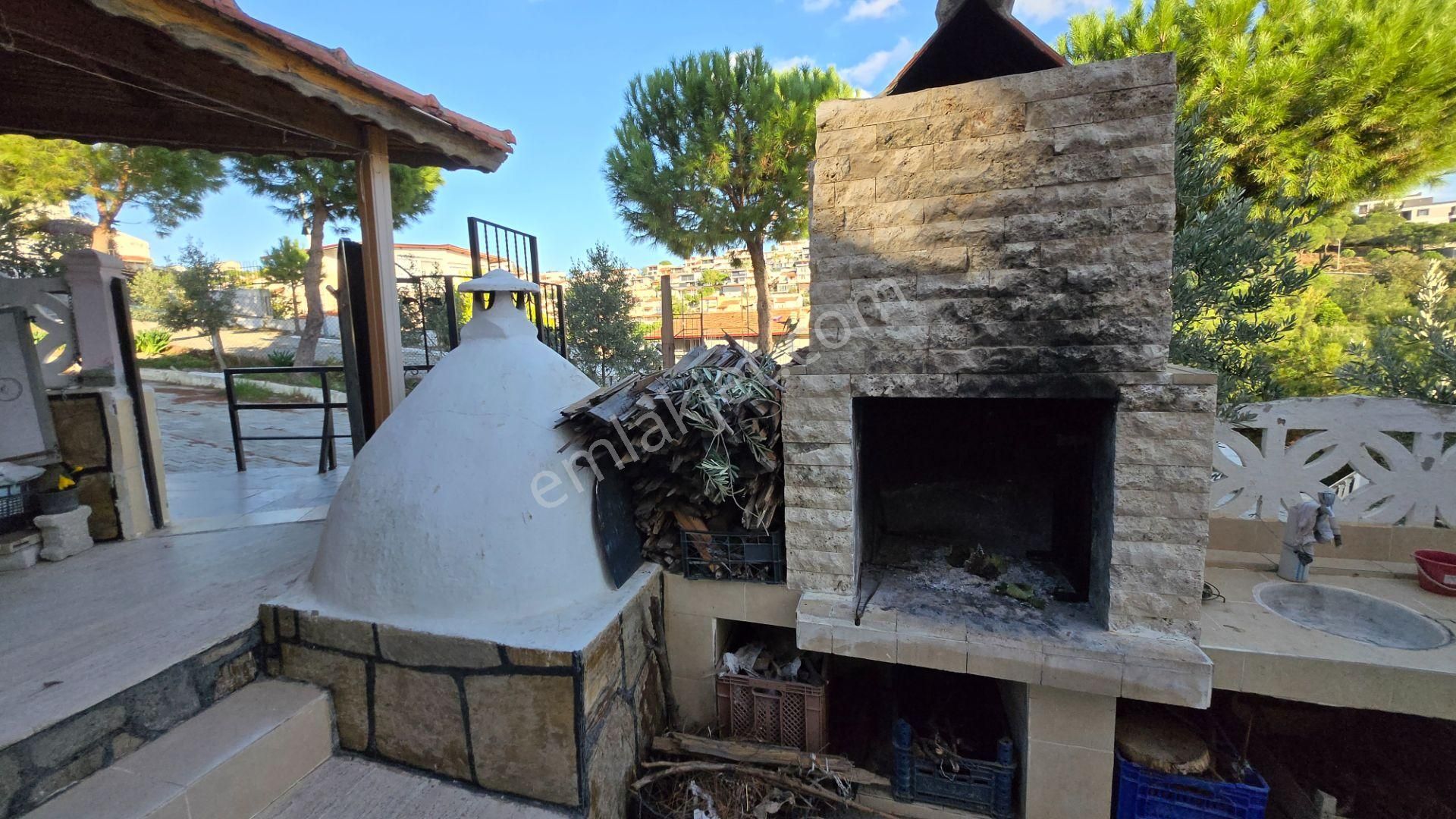 Seferihisar Akarca'da Site İçerisinde Müstakil Bahçeli Köşe Konumda 6+1 Tripleks Villa - Görsel 8