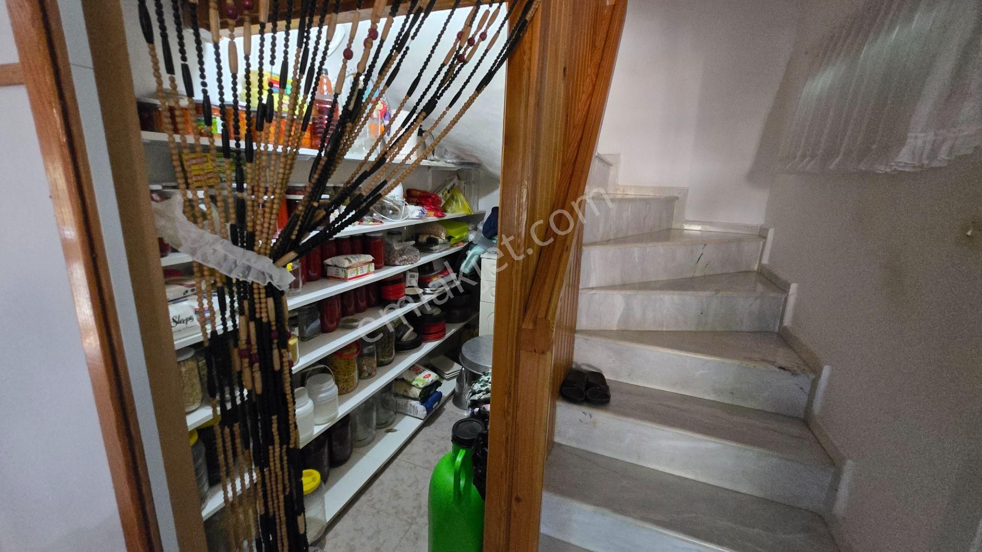 Seferihisar Akarca'da Site İçerisinde Müstakil Bahçeli Köşe Konumda 6+1 Tripleks Villa - Görsel 22