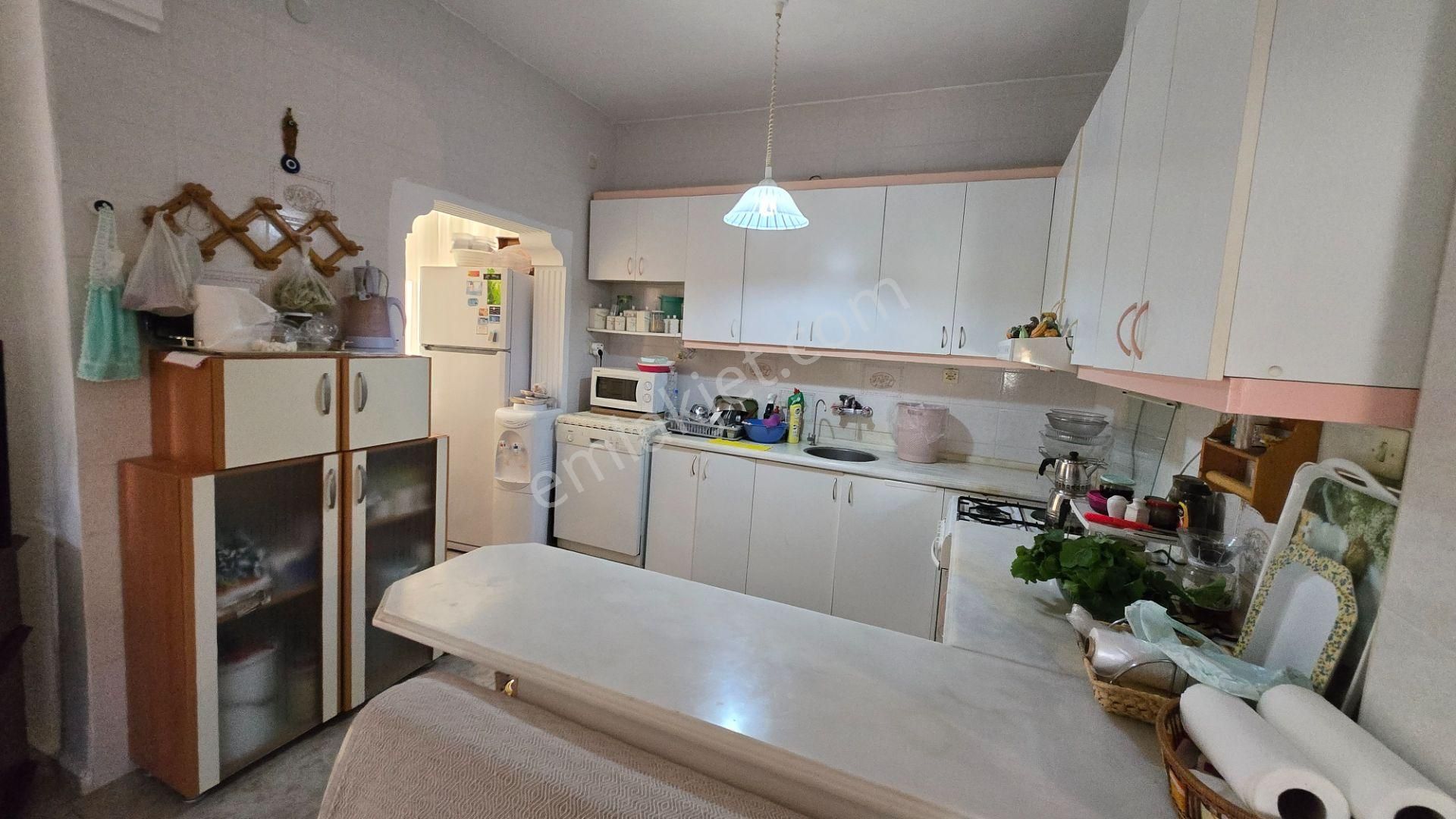 Seferihisar Akarca'da Site İçerisinde Müstakil Bahçeli Köşe Konumda 6+1 Tripleks Villa - Görsel 19