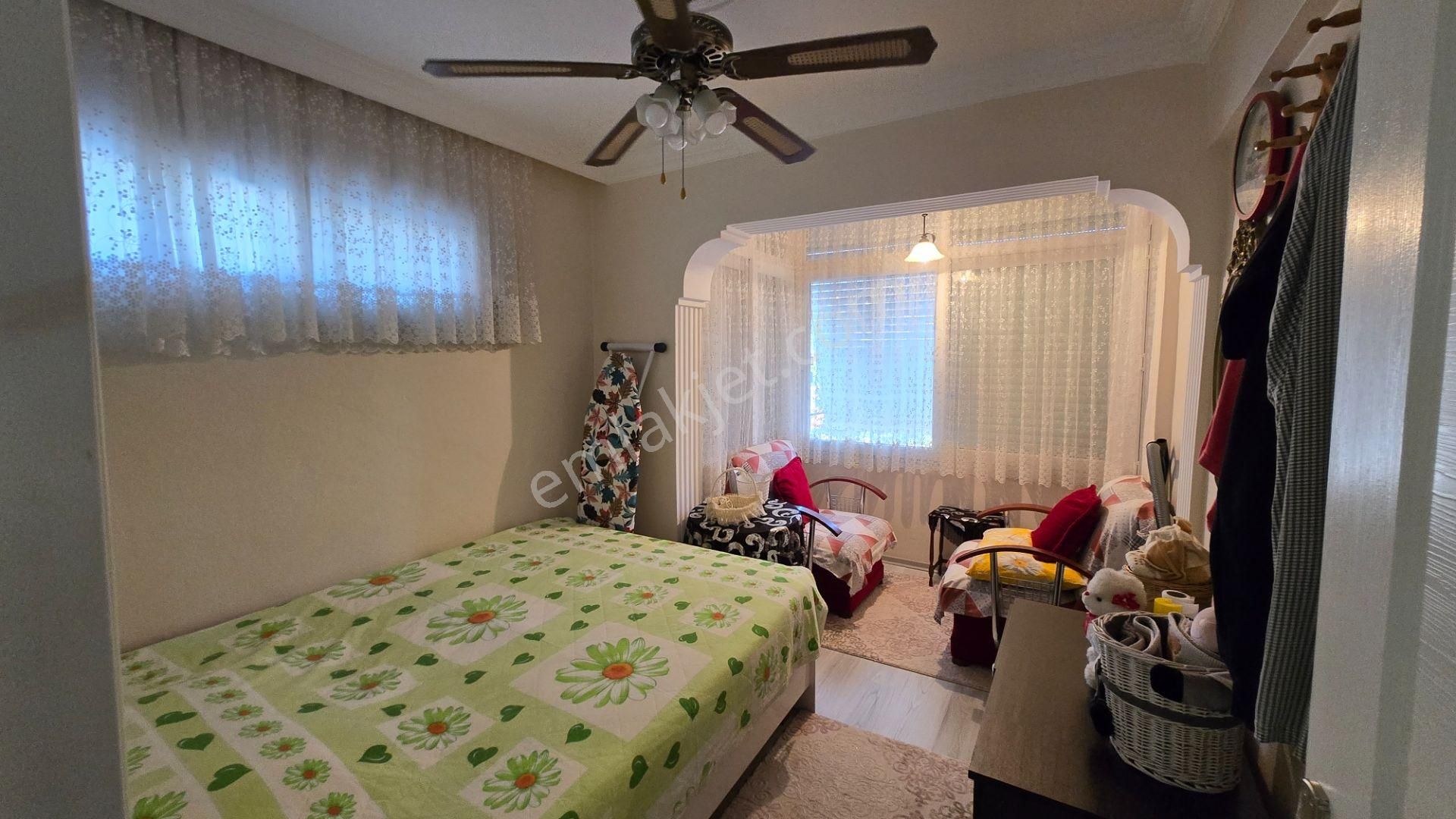 Seferihisar Akarca'da Site İçerisinde Müstakil Bahçeli Köşe Konumda 6+1 Tripleks Villa - Görsel 23