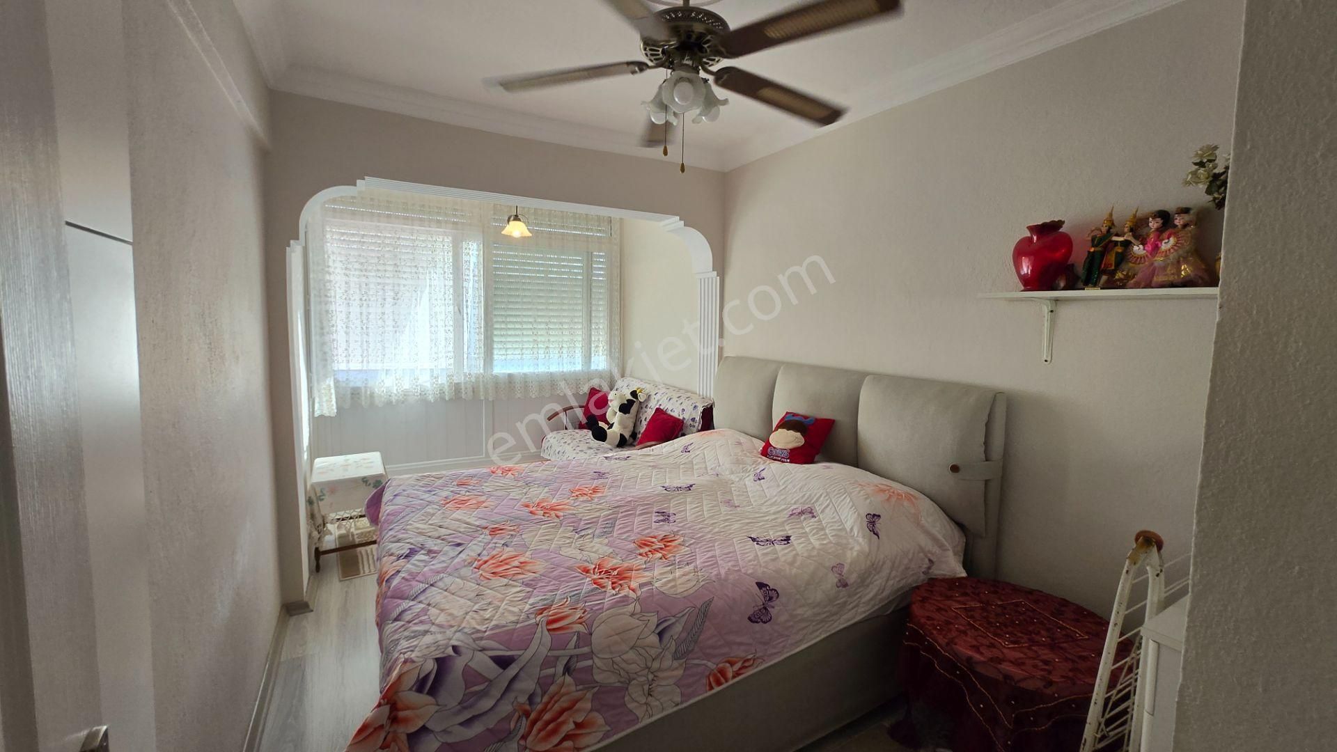 Seferihisar Akarca'da Site İçerisinde Müstakil Bahçeli Köşe Konumda 6+1 Tripleks Villa - Görsel 25