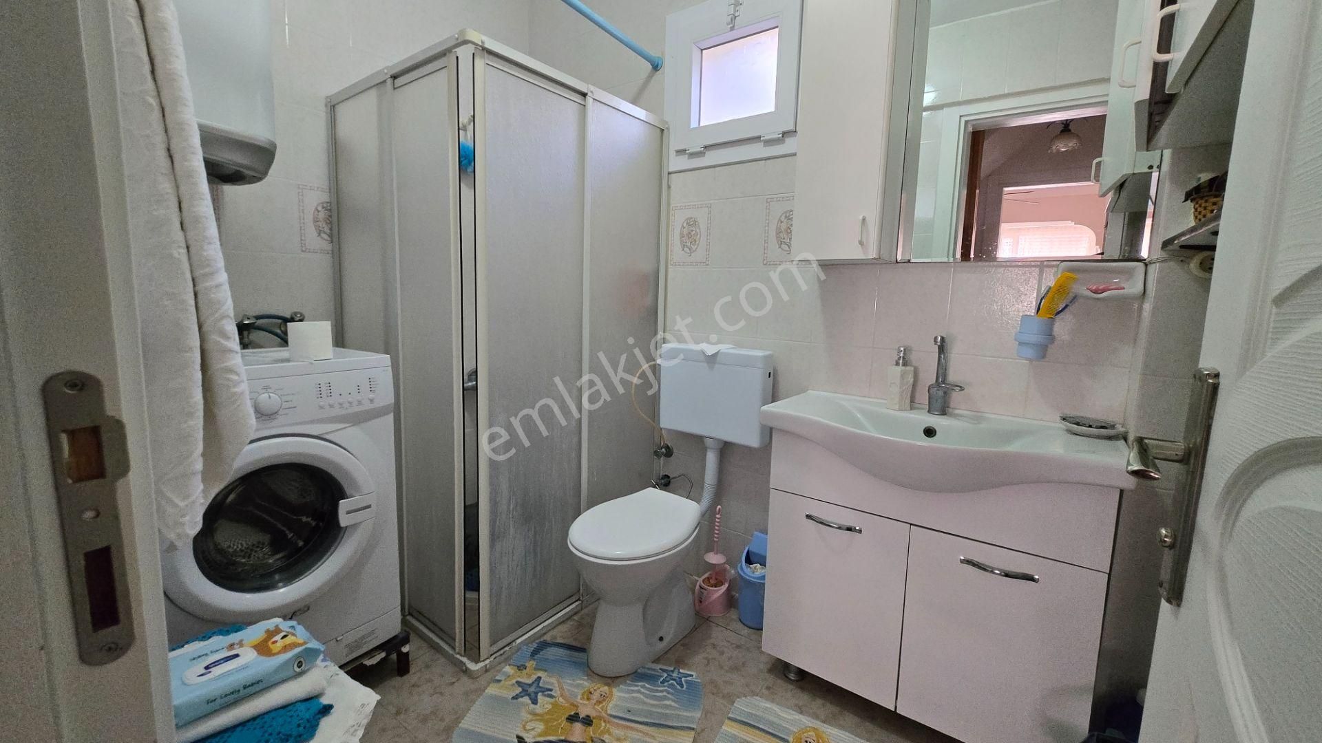 Seferihisar Akarca'da Site İçerisinde Müstakil Bahçeli Köşe Konumda 6+1 Tripleks Villa - Görsel 27