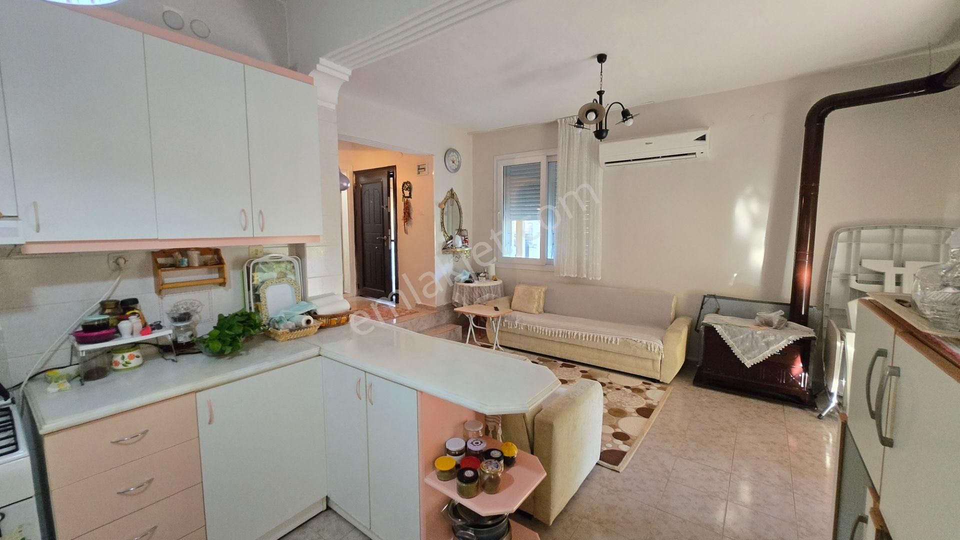 Seferihisar Akarca'da Site İçerisinde Müstakil Bahçeli Köşe Konumda 6+1 Tripleks Villa - Görsel 18