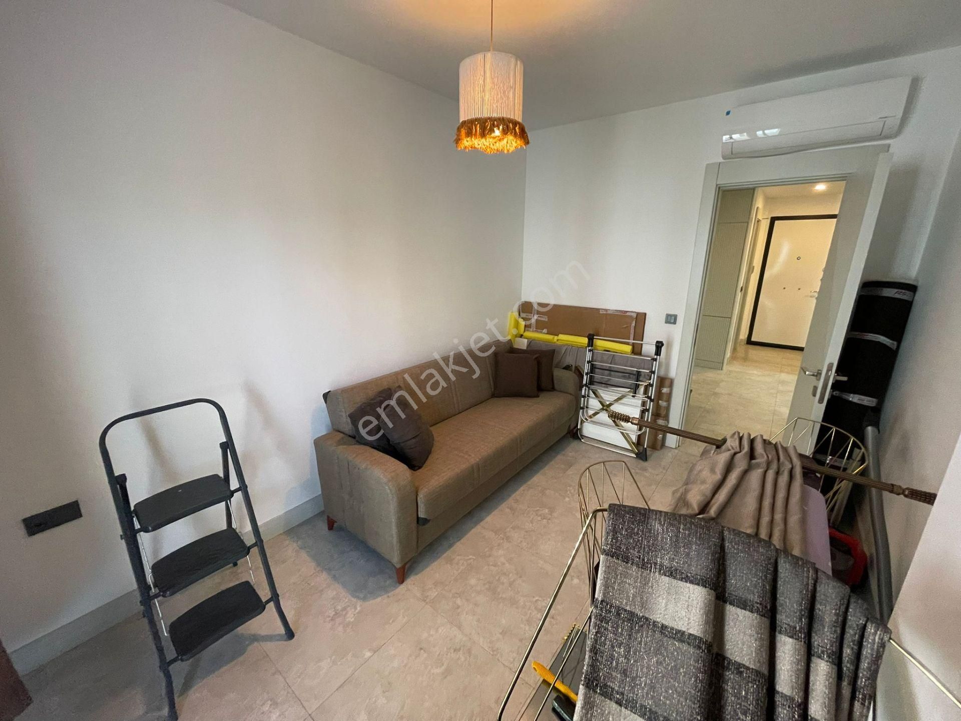 Favori'den Merkezde Havuzlu Güvenlikli Sitede Eşyalı 3+1 Villa - Görsel 5