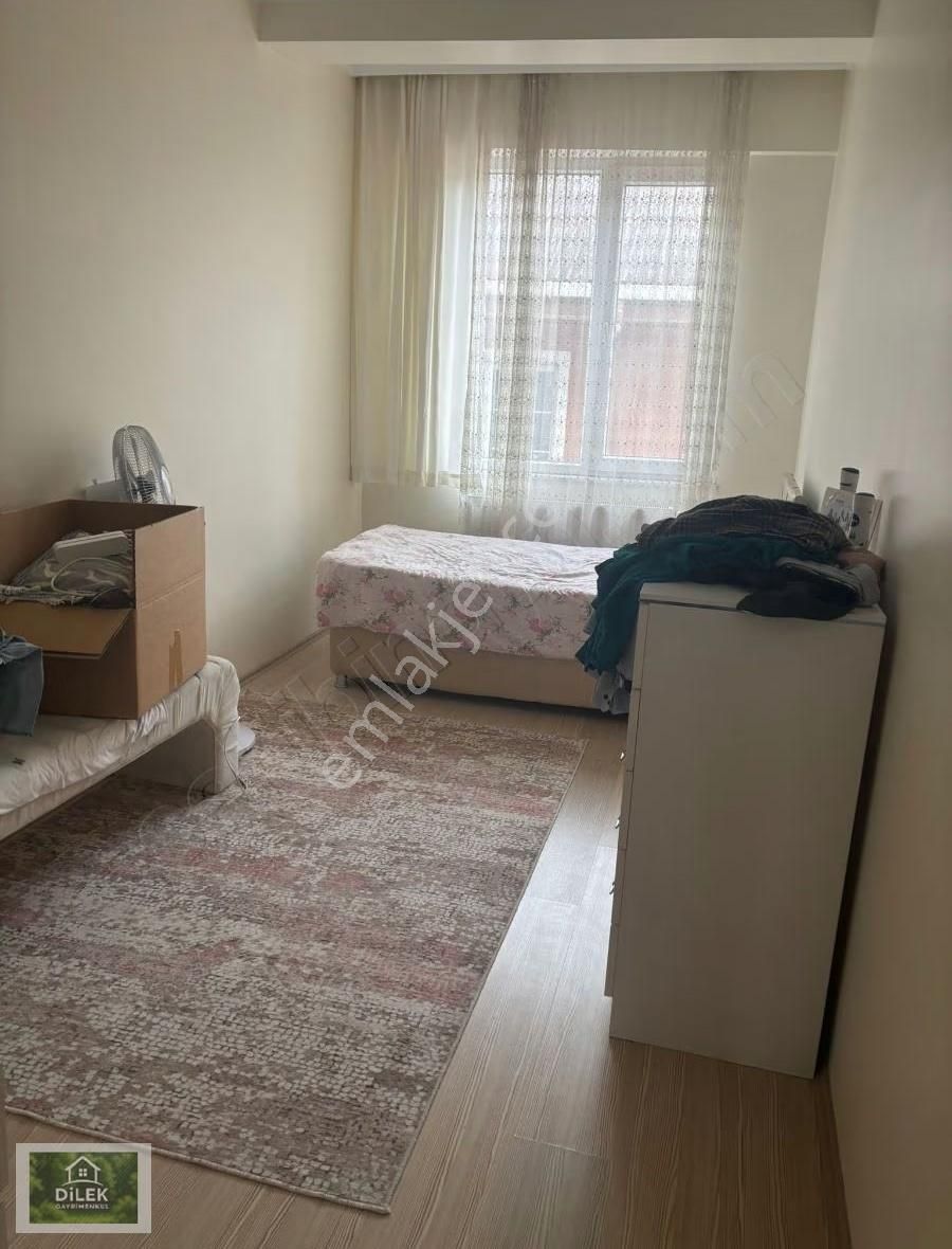 Halkalı Merkez Mahallesinde Kiralik Yenı Bına Caddeye Yakin