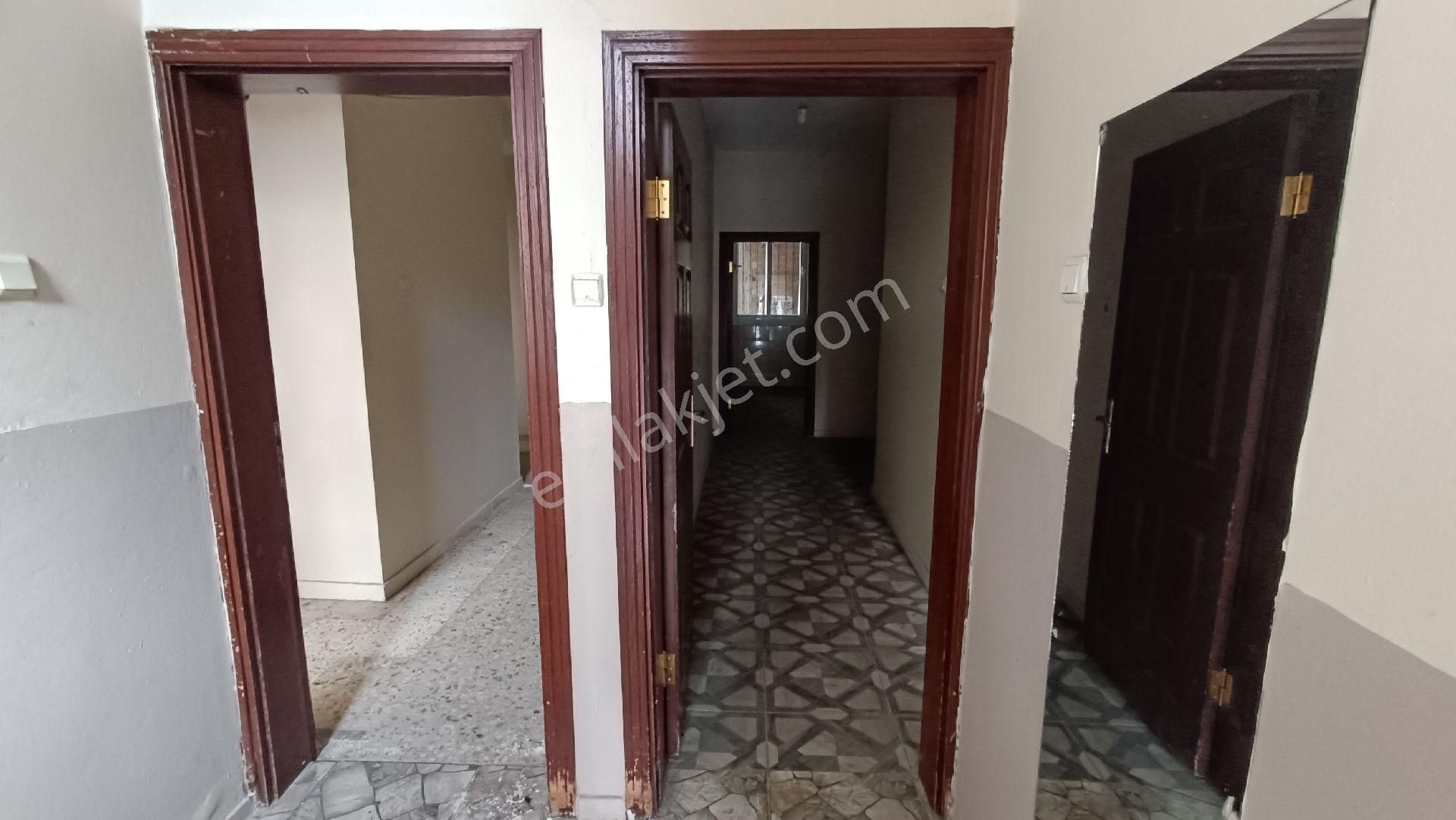 Yeşilyurt Müstakil Tek Katlı İkiz Daire Kapalı Mutfak 2+1 - Görsel 2