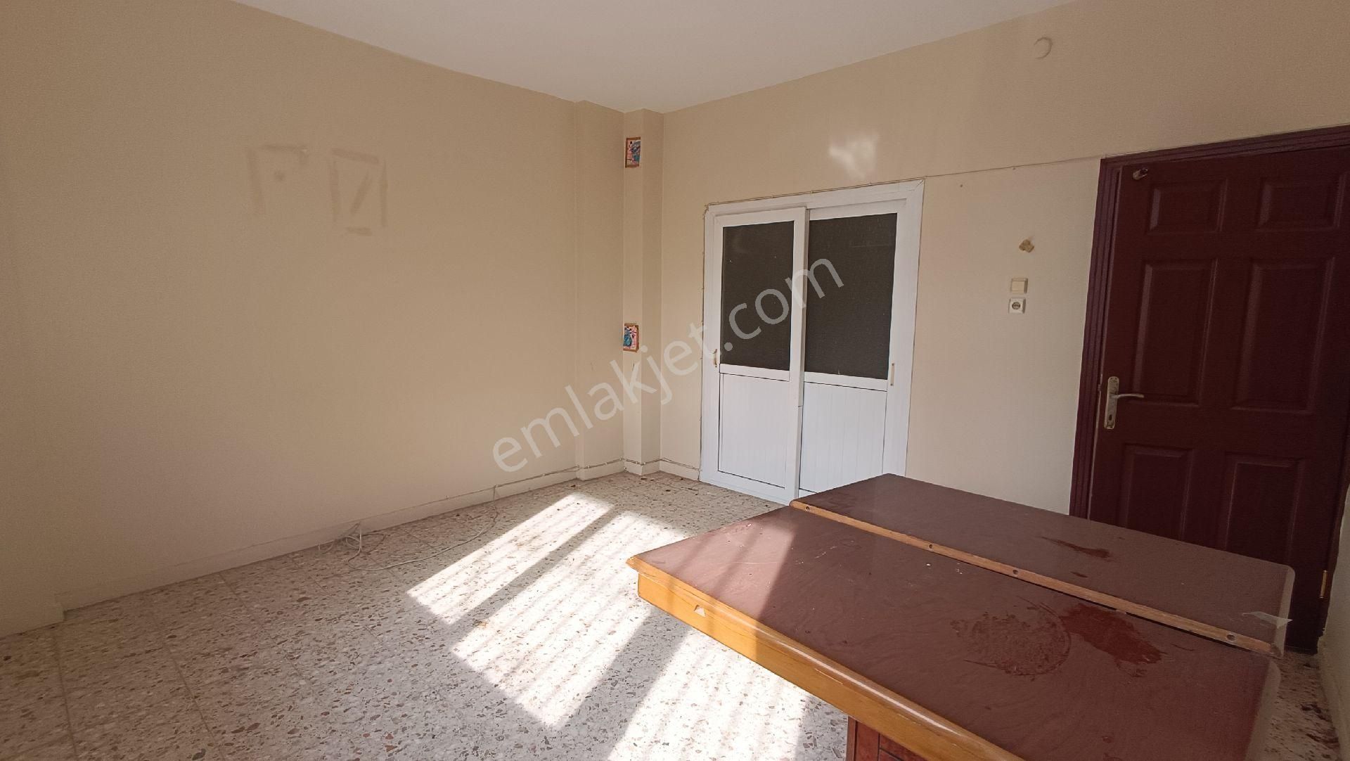 Yeşilyurt Müstakil Tek Katlı İkiz Daire Kapalı Mutfak 2+1 - Görsel 8