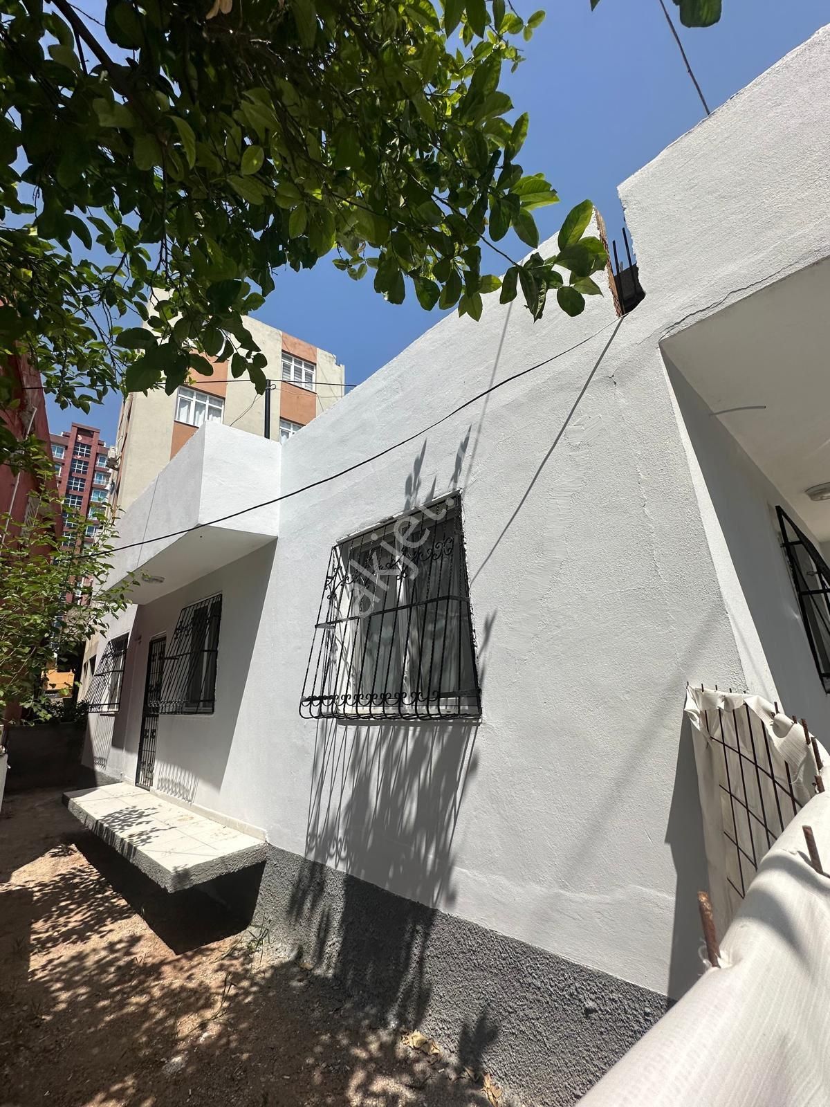 Gürselpaşa'da İçi Yapılı 2+1 Tek Katlı Kiralık Müstakil Ev - Görsel 3