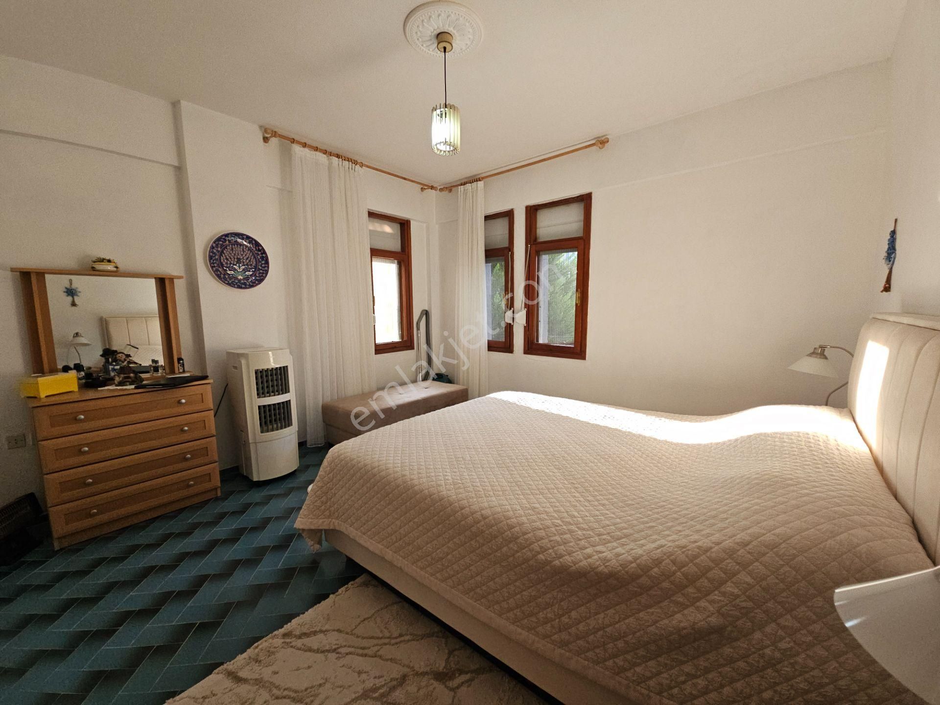 Edremit İkizçay’da Denize 50 Metre Mesafede 3 Katlı 3+1 Villa - Görsel 16