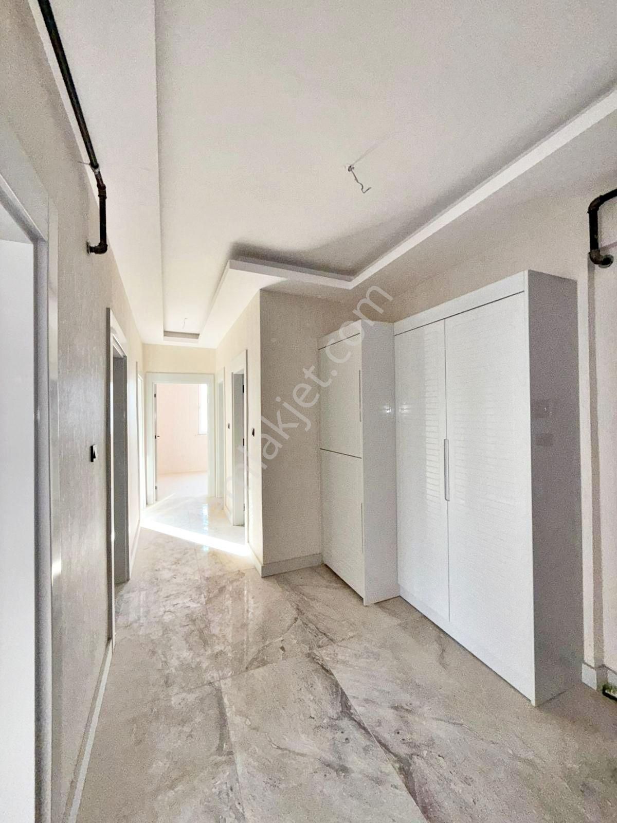 Beylerbeyin'de Açık Çephe Ferah Ara Kat Sıfır! Lüx 2.5+1 Daire - Görsel 25