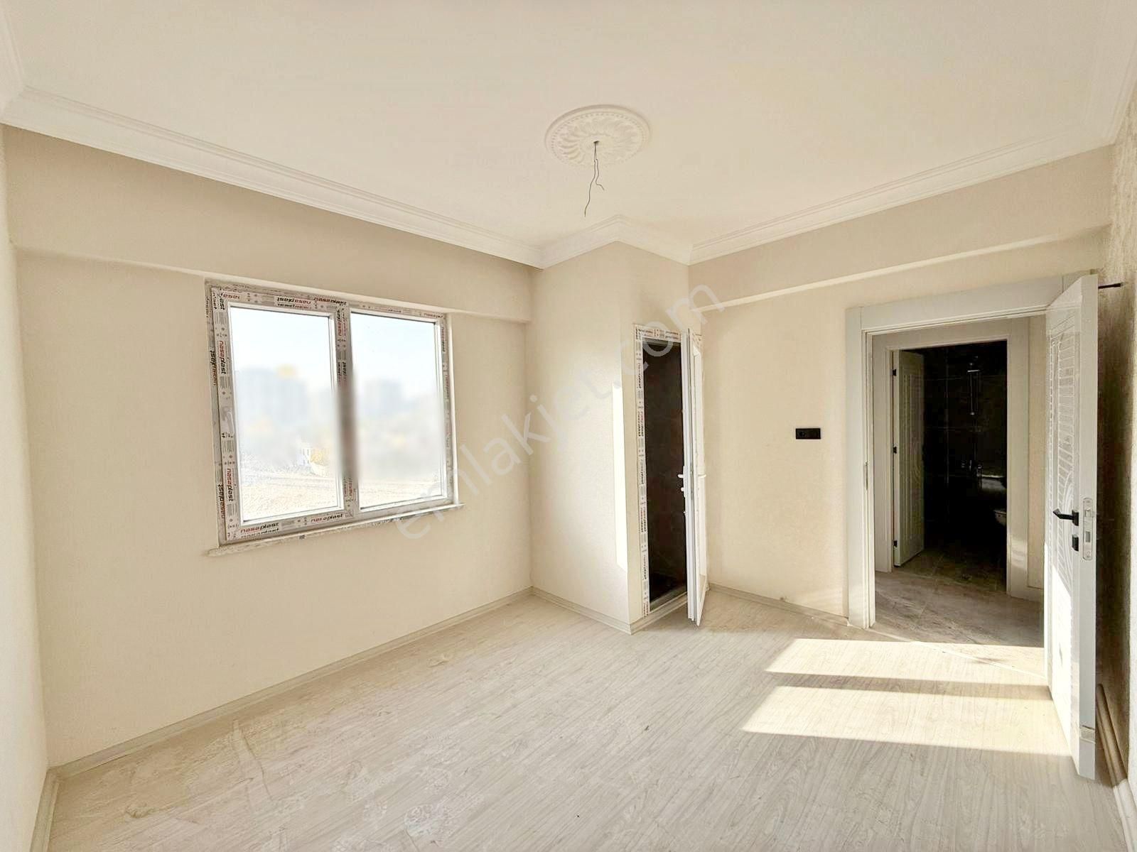 Beylerbeyin'de Açık Çephe Ferah Ara Kat Sıfır! Lüx 2.5+1 Daire - Görsel 17