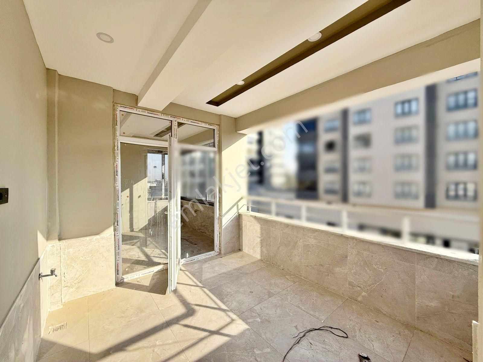 Beylerbeyin'de Açık Çephe Ferah Ara Kat Sıfır! Lüx 2.5+1 Daire - Görsel 8