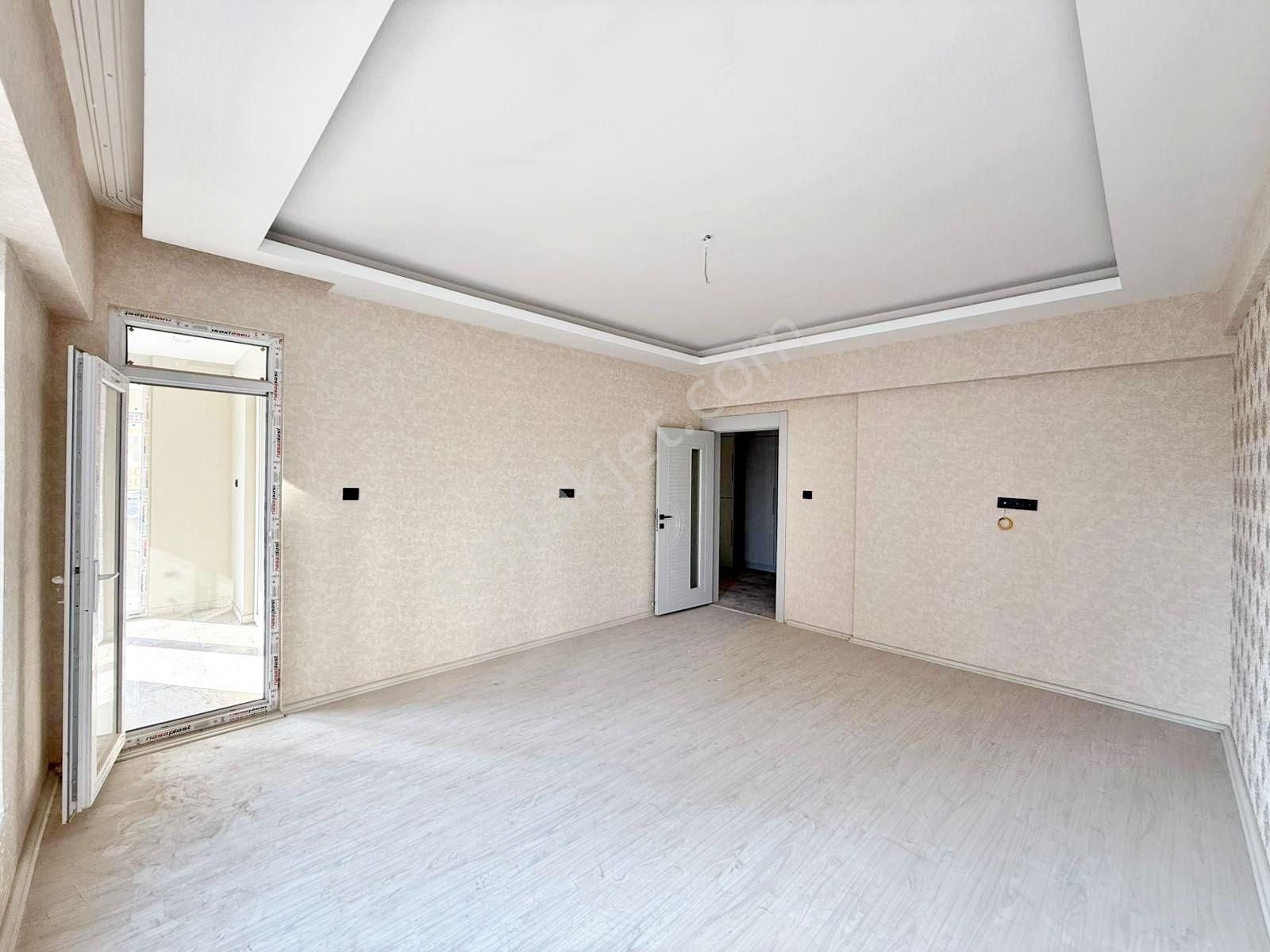 Beylerbeyin'de Açık Çephe Ferah Ara Kat Sıfır! Lüx 2.5+1 Daire - Görsel 10