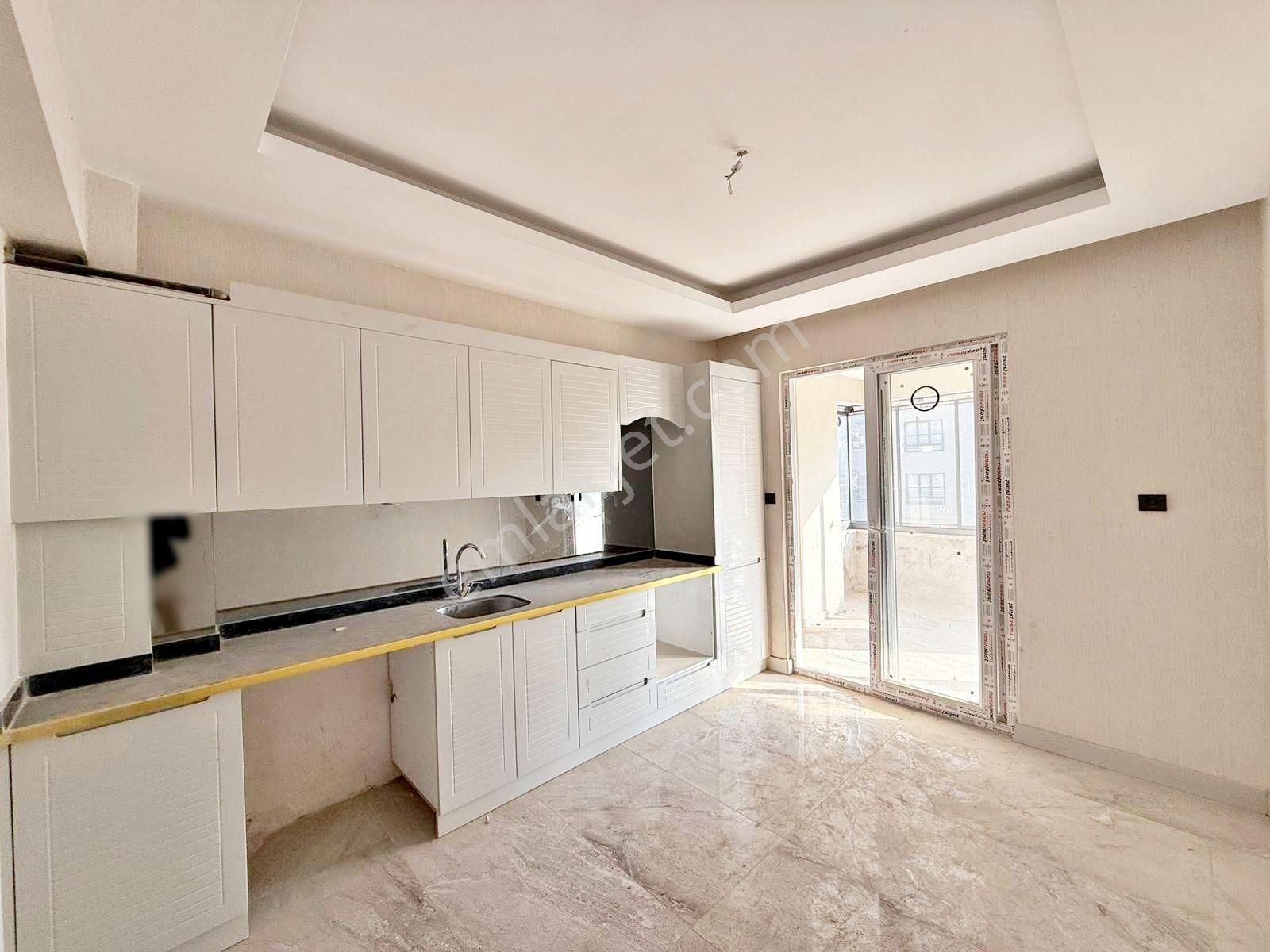 Beylerbeyin'de Açık Çephe Ferah Ara Kat Sıfır! Lüx 2.5+1 Daire