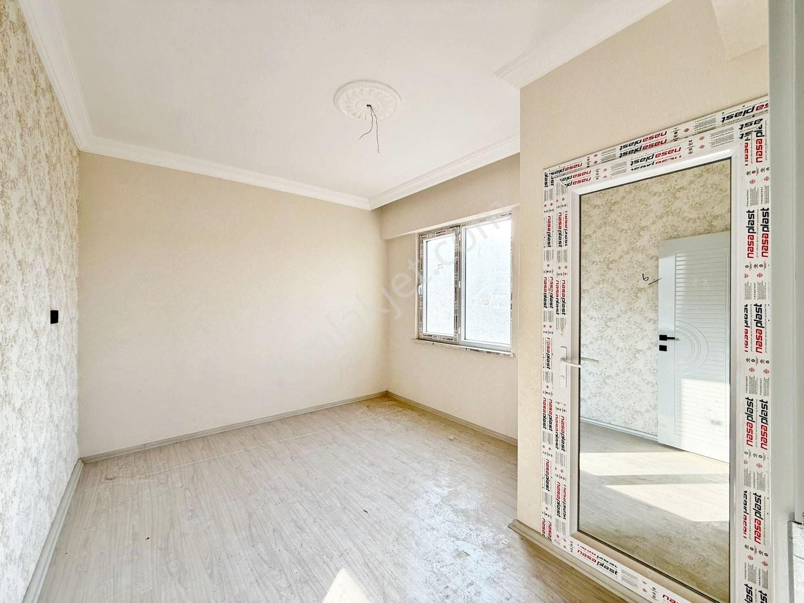 Beylerbeyin'de Açık Çephe Ferah Ara Kat Sıfır! Lüx 2.5+1 Daire - Görsel 16