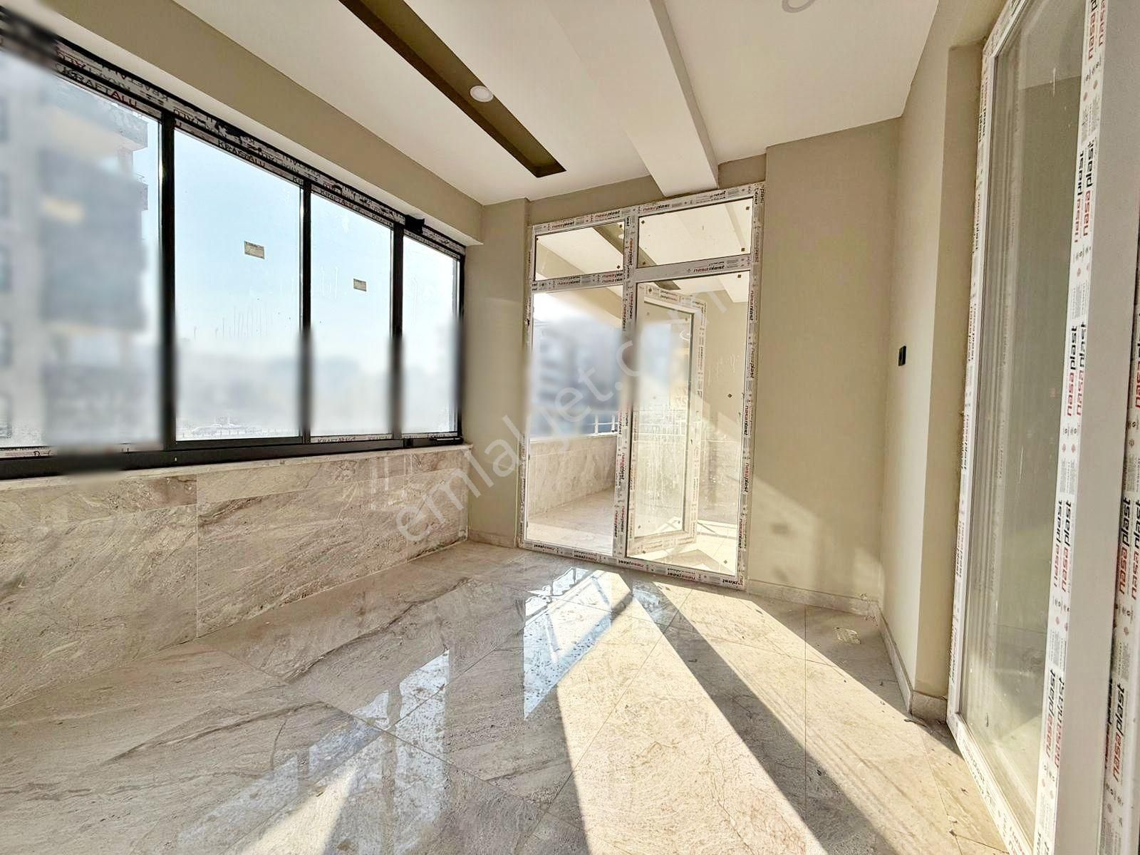 Beylerbeyin'de Açık Çephe Ferah Ara Kat Sıfır! Lüx 2.5+1 Daire - Görsel 4