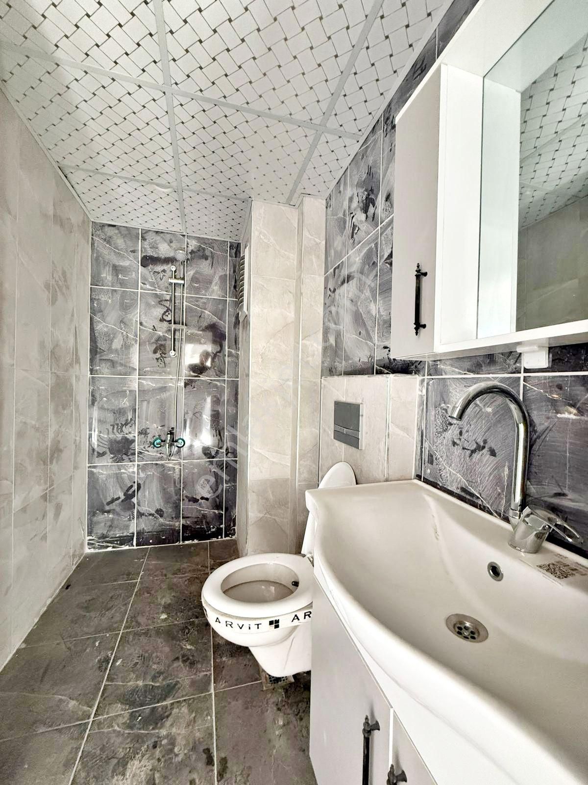 Beylerbeyin'de Açık Çephe Ferah Ara Kat Sıfır! Lüx 2.5+1 Daire - Görsel 21