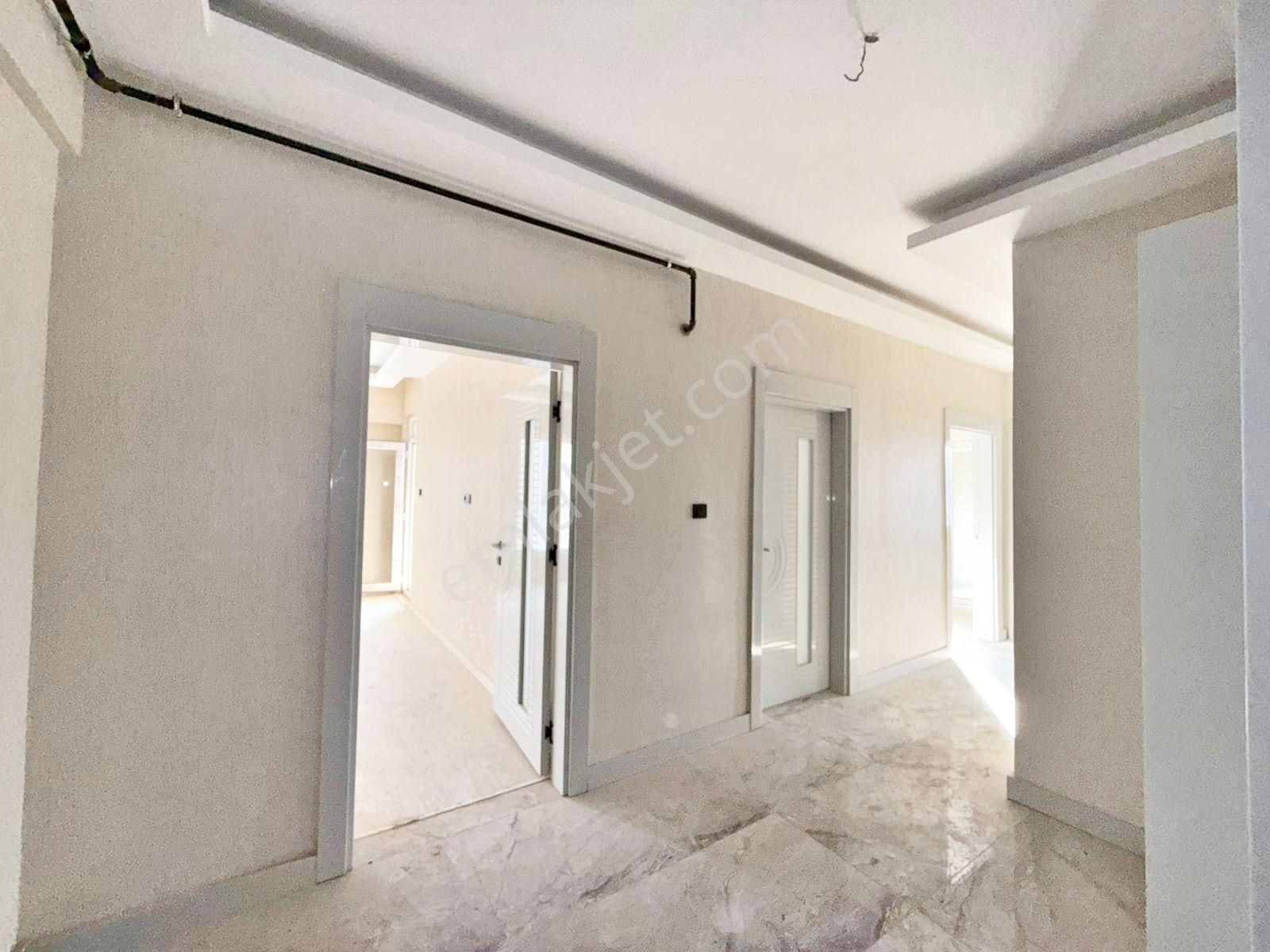 Beylerbeyin'de Açık Çephe Ferah Ara Kat Sıfır! Lüx 2.5+1 Daire - Görsel 24