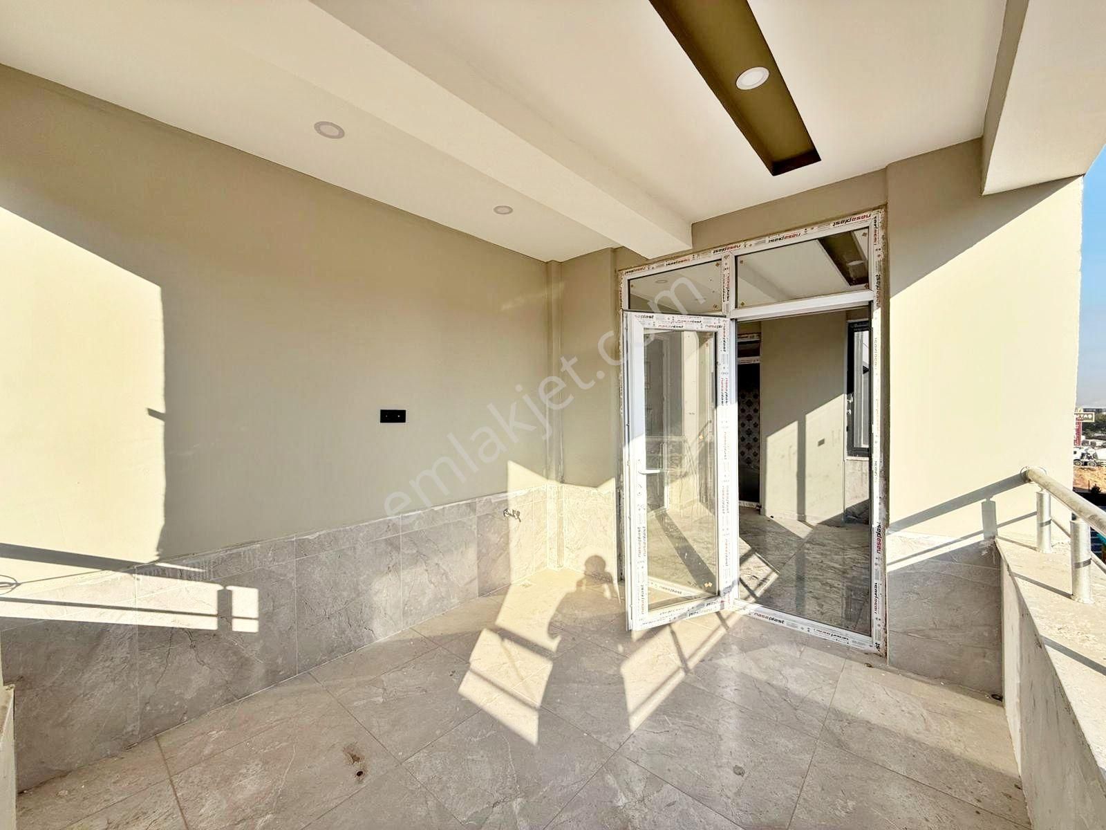 Beylerbeyin'de Açık Çephe Ferah Ara Kat Sıfır! Lüx 2.5+1 Daire - Görsel 6